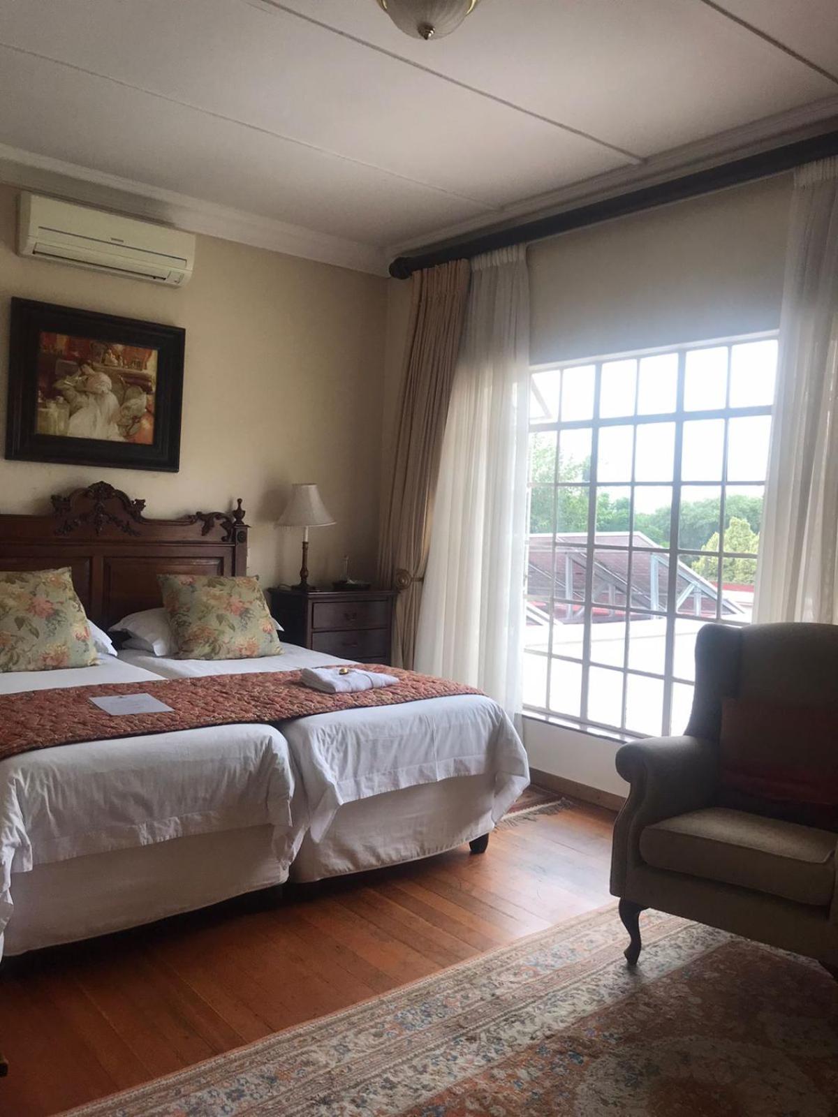 Double or Twin Room with Pool View photo 1