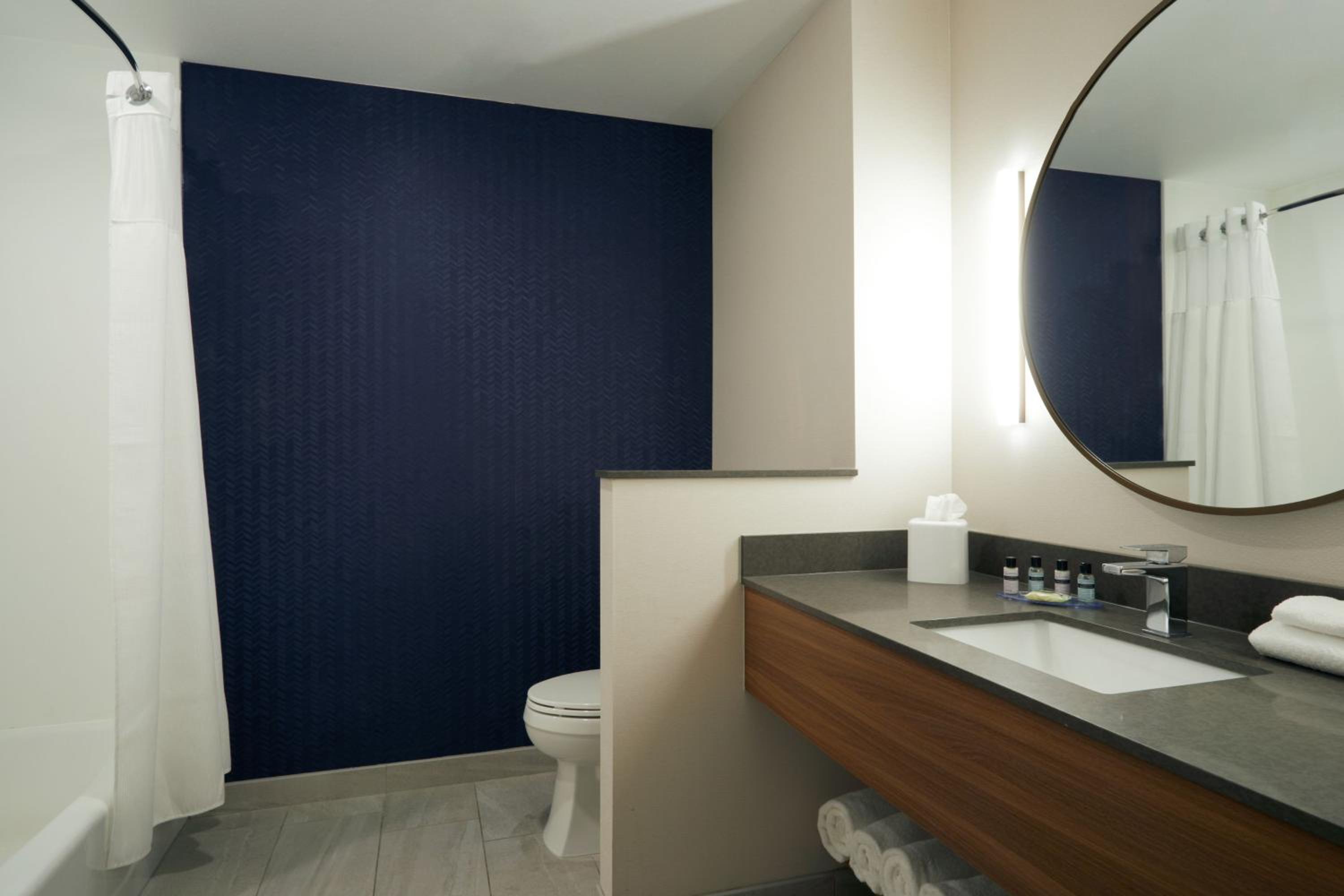 Executive King Suite with Sofa Bed - Photo 6