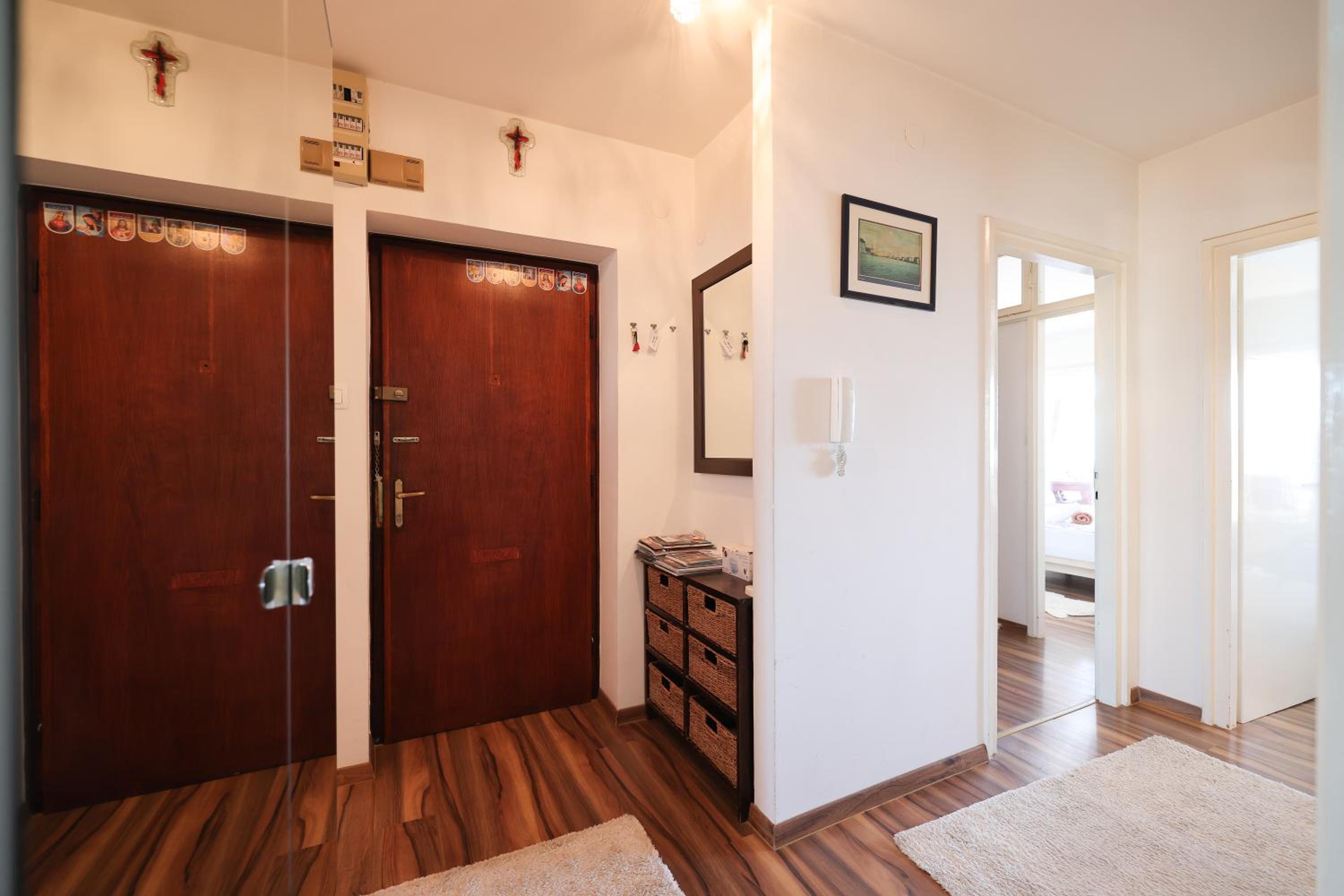 Apartment with Sea View - Photo 12
