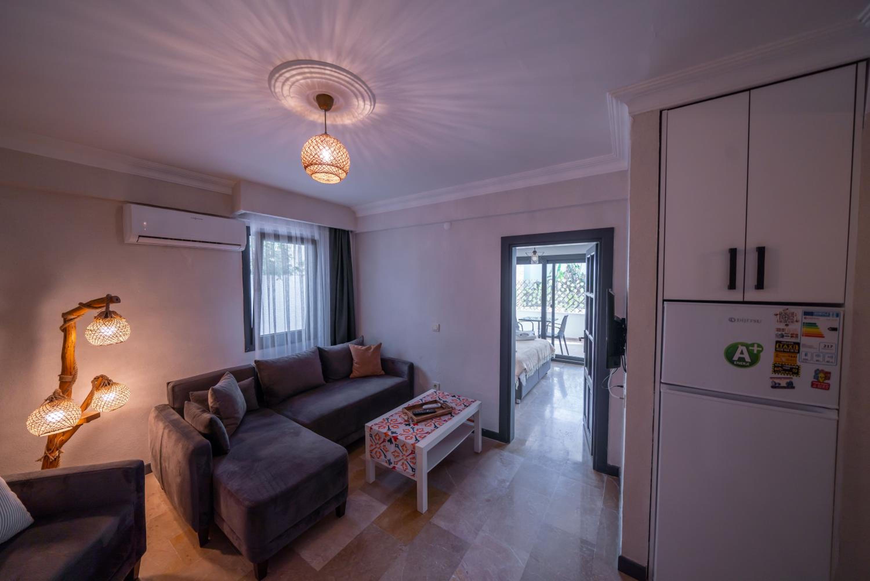 One-Bedroom Apartment photo 2