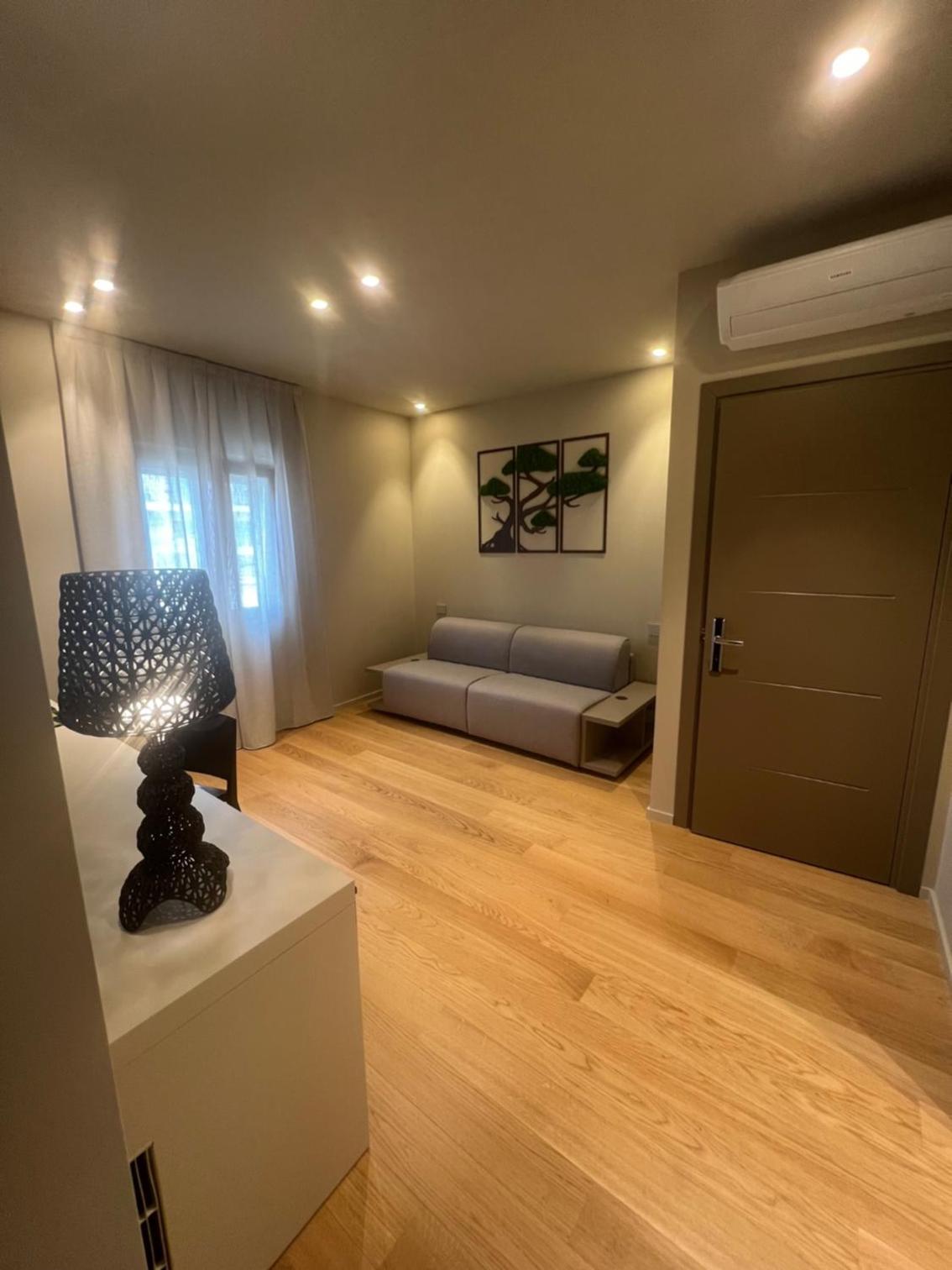 King Suite with Spa Bath - Photo 1