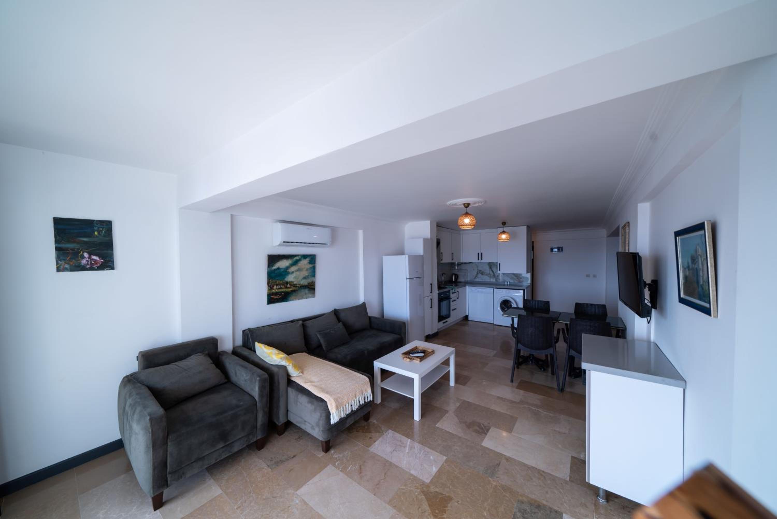 Two-Bedroom Apartment - Photo 2