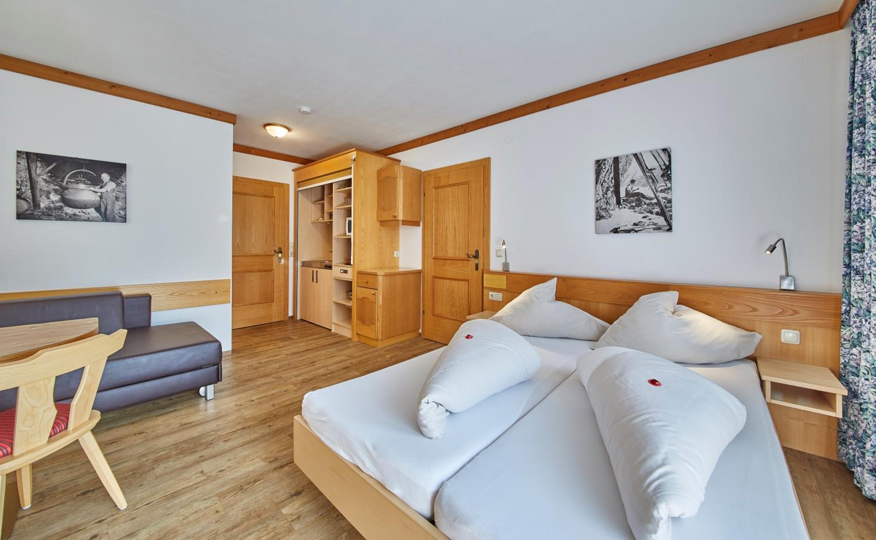 Apartment with Balcony photo 2