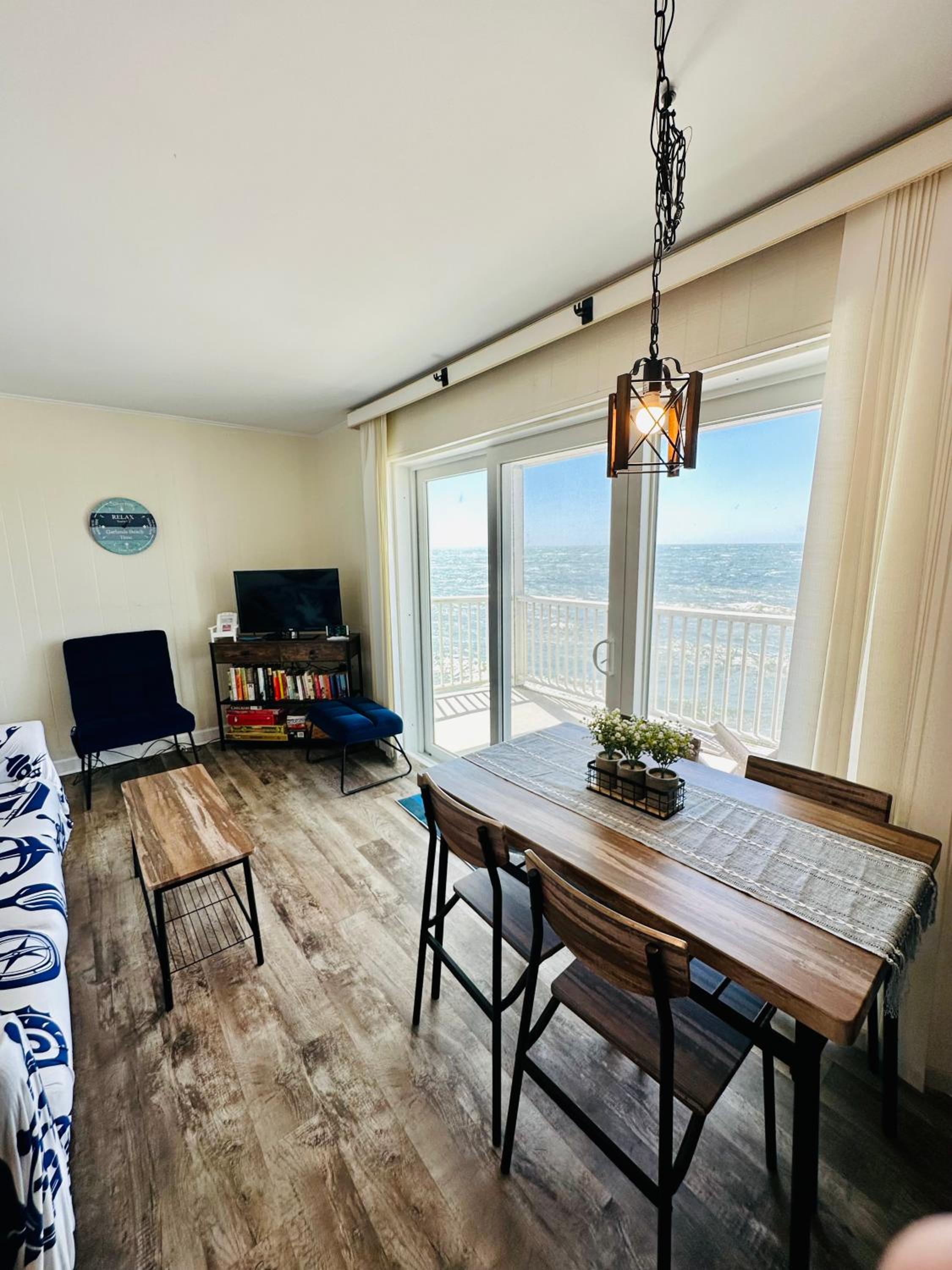 Deluxe Two-Bedroom Apartment - Oceanfront photo 1