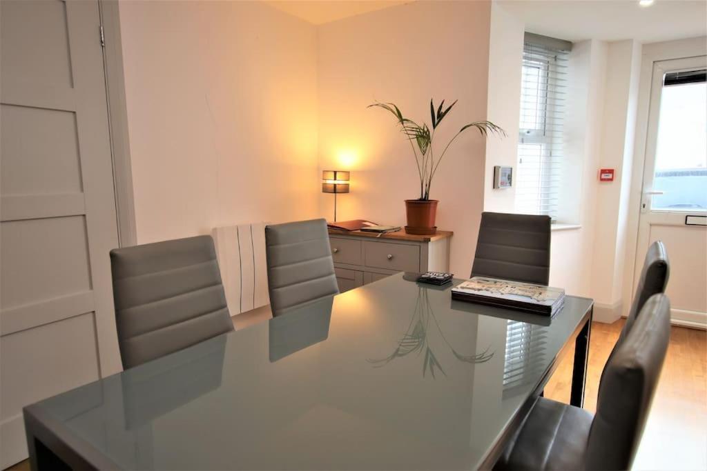 Two-Bedroom Apartment photo 2