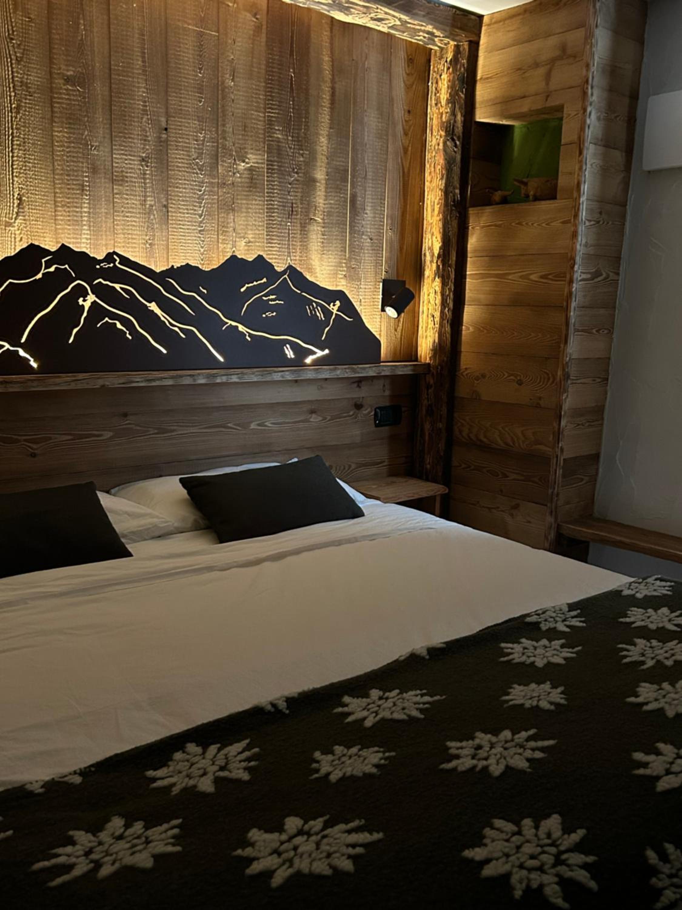 Double or Twin Room with Mountain View - Photo 2