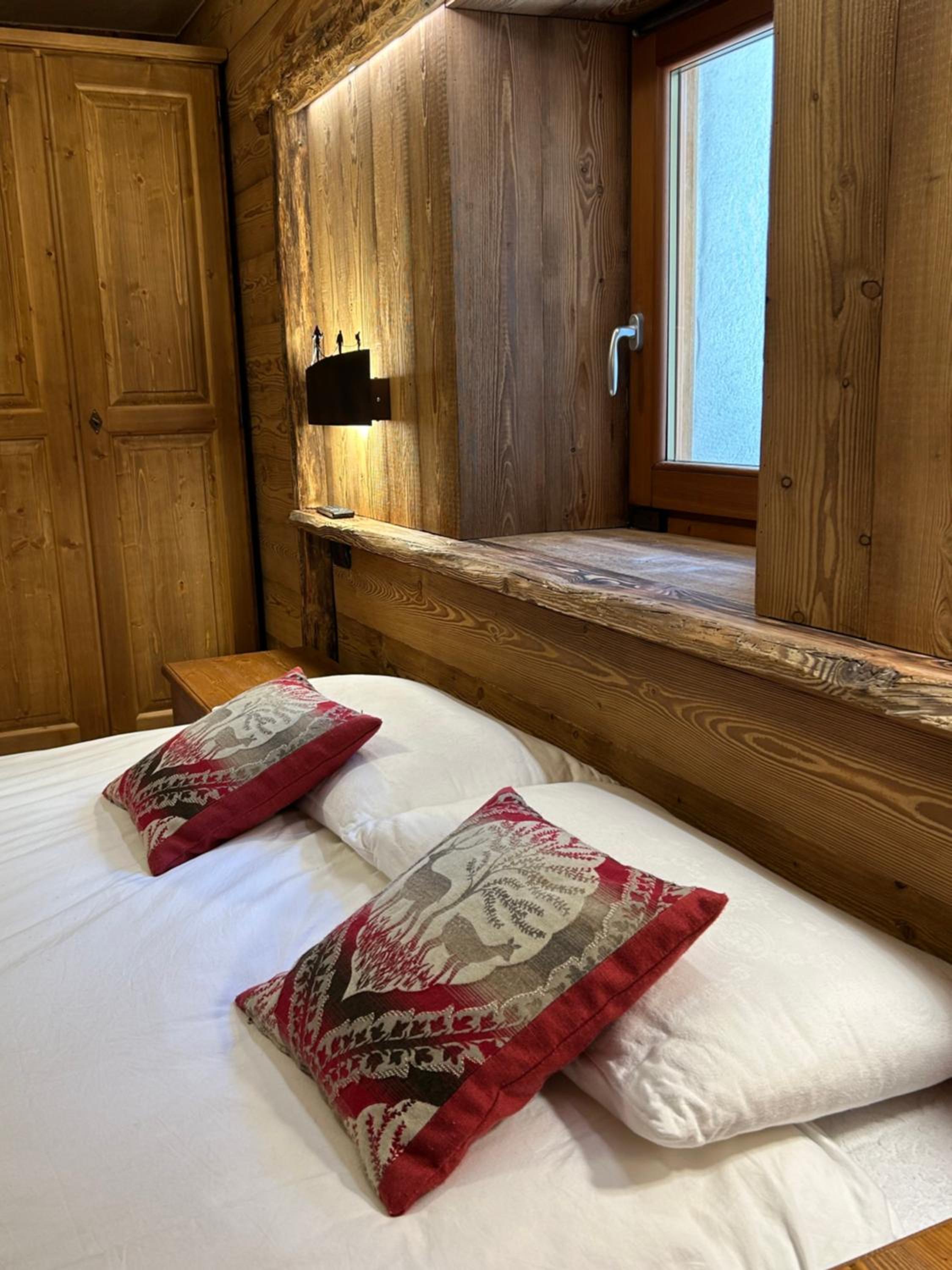Double or Twin Room with Mountain View - Photo 3