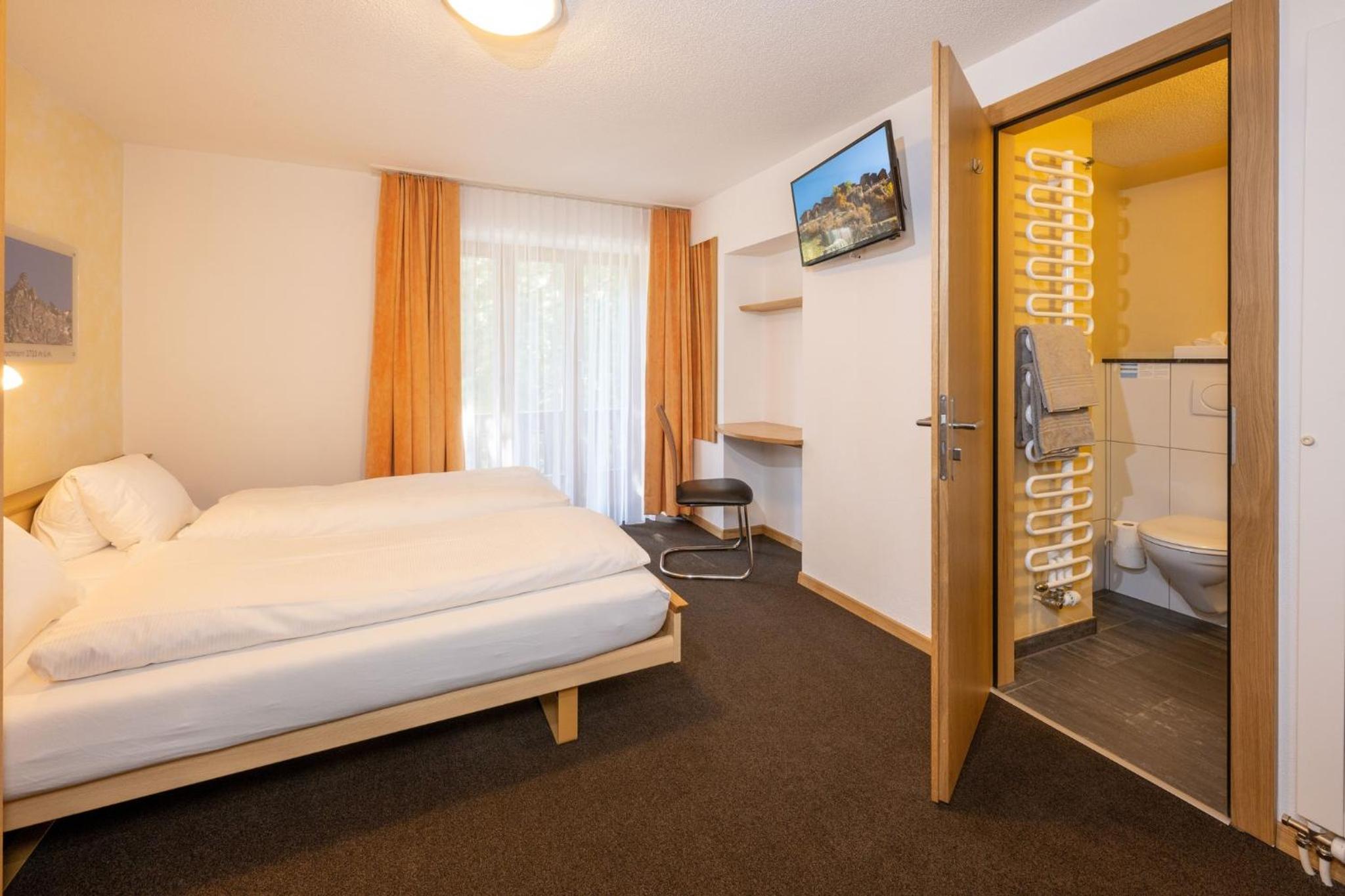 Economy Double Room - Photo 7