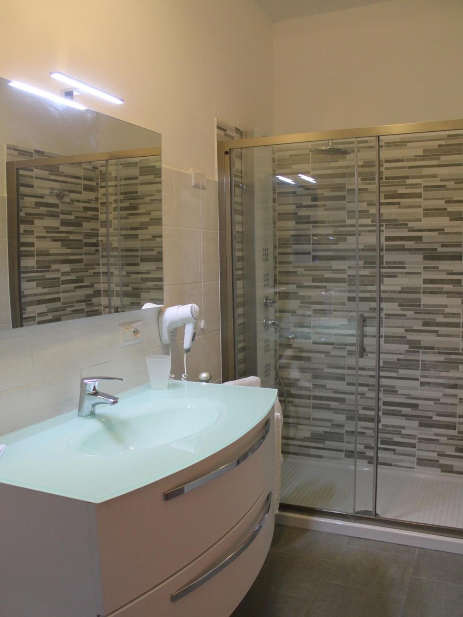 Triple Room - Photo 9