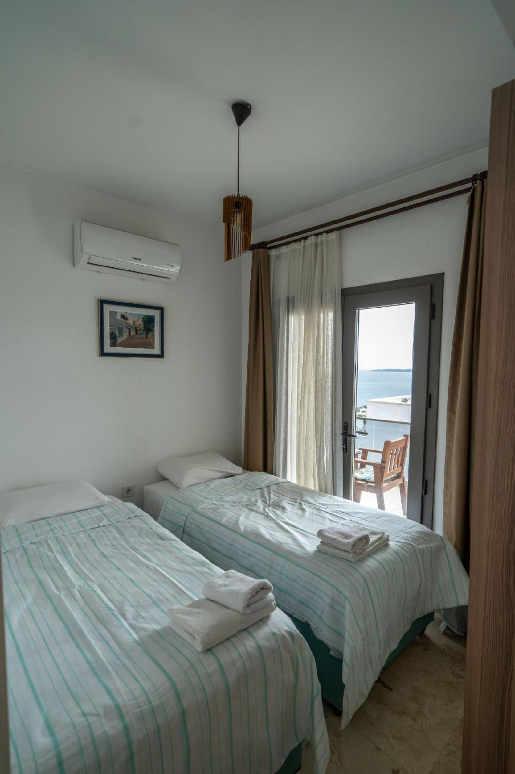Apartment with Sea View - Photo 5