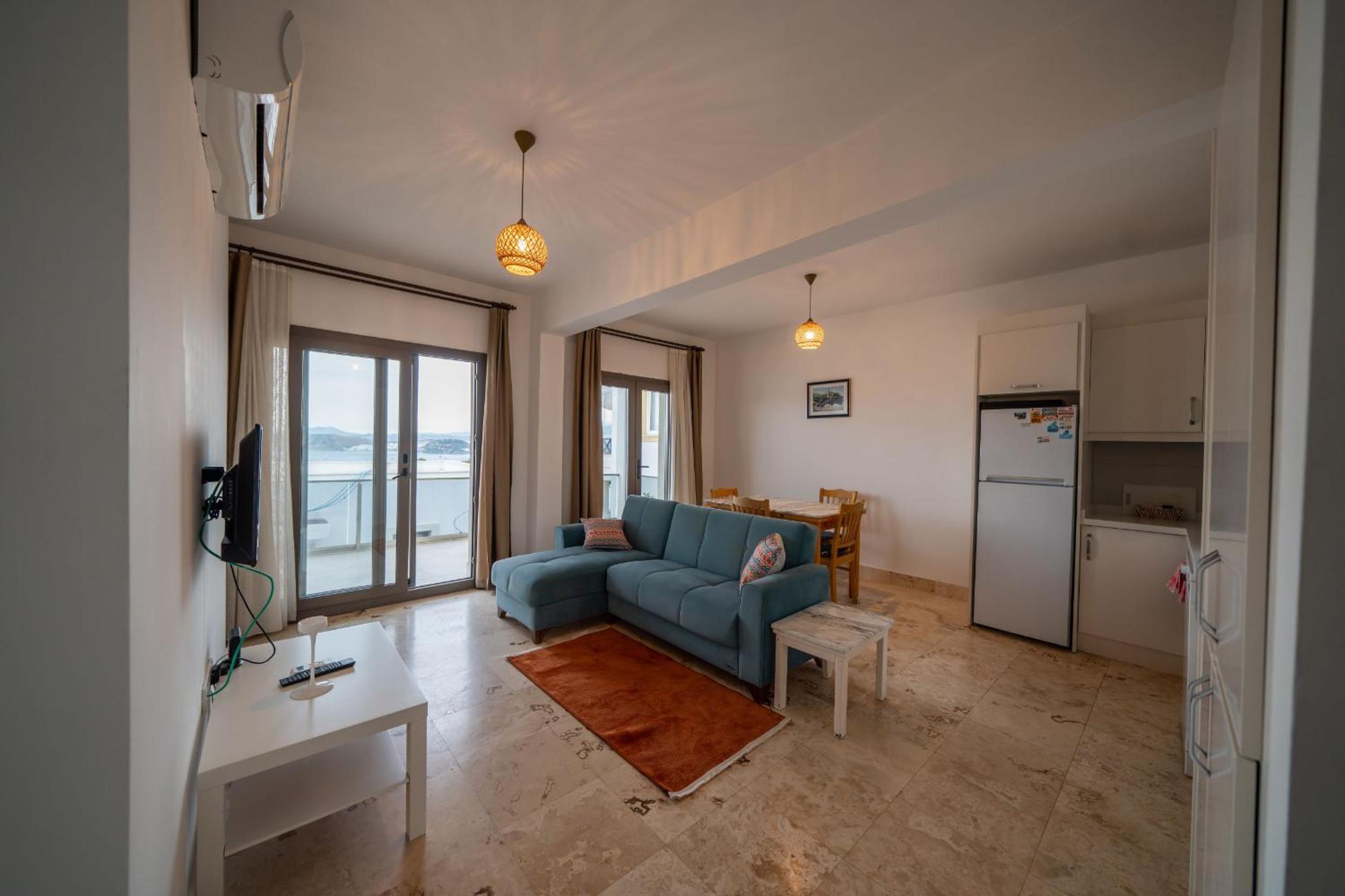 Apartment with Sea View - Photo 6