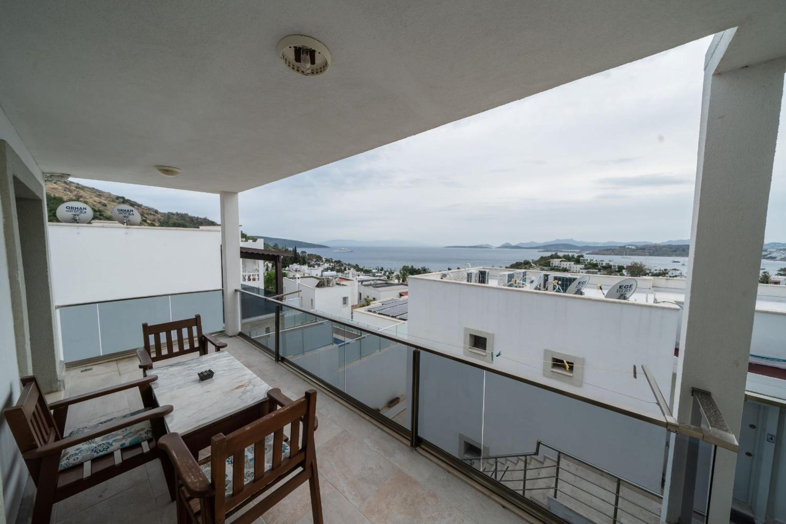 Apartment with Sea View - Photo 7