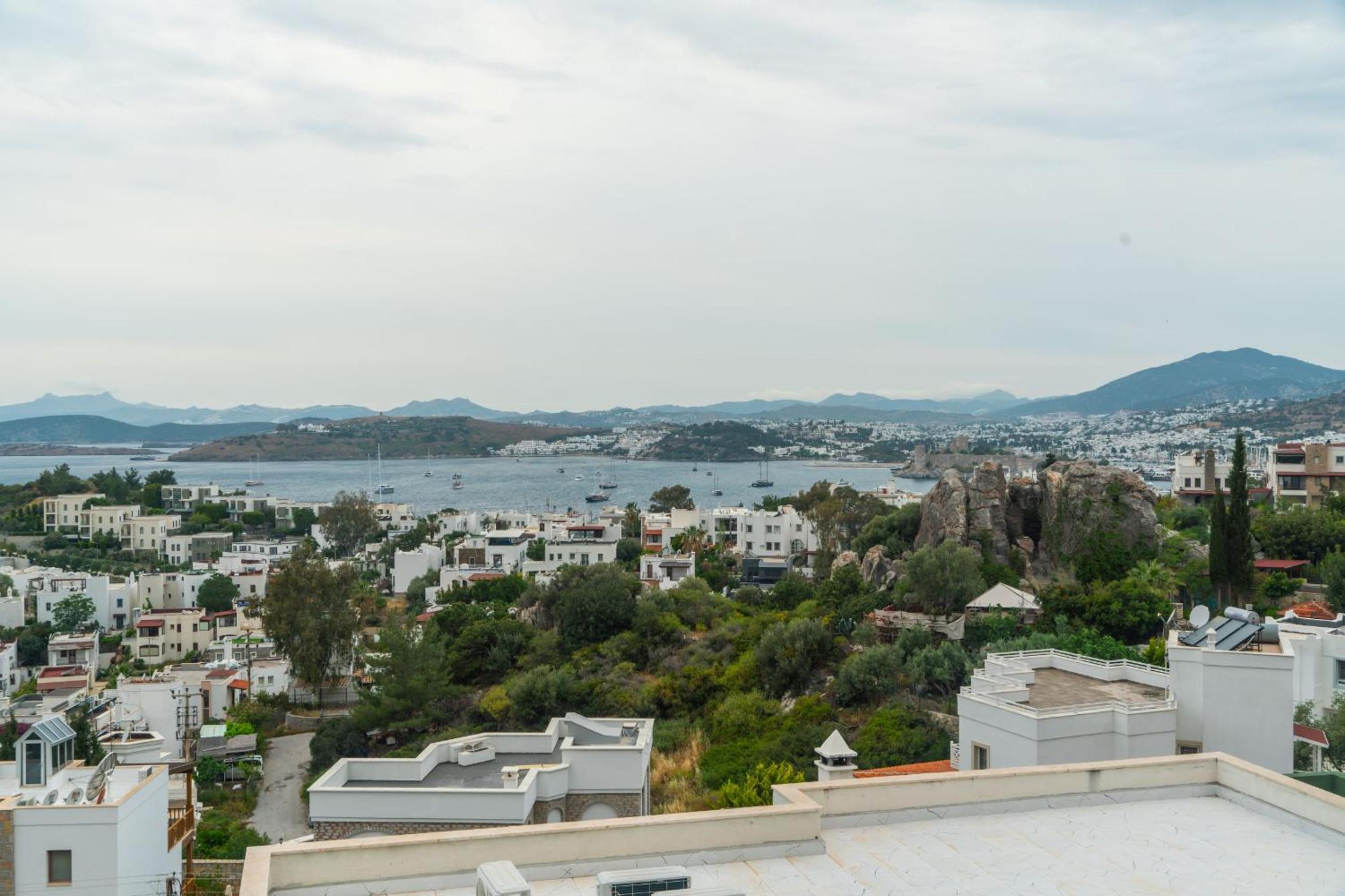 Villa with Sea View - Photo 2