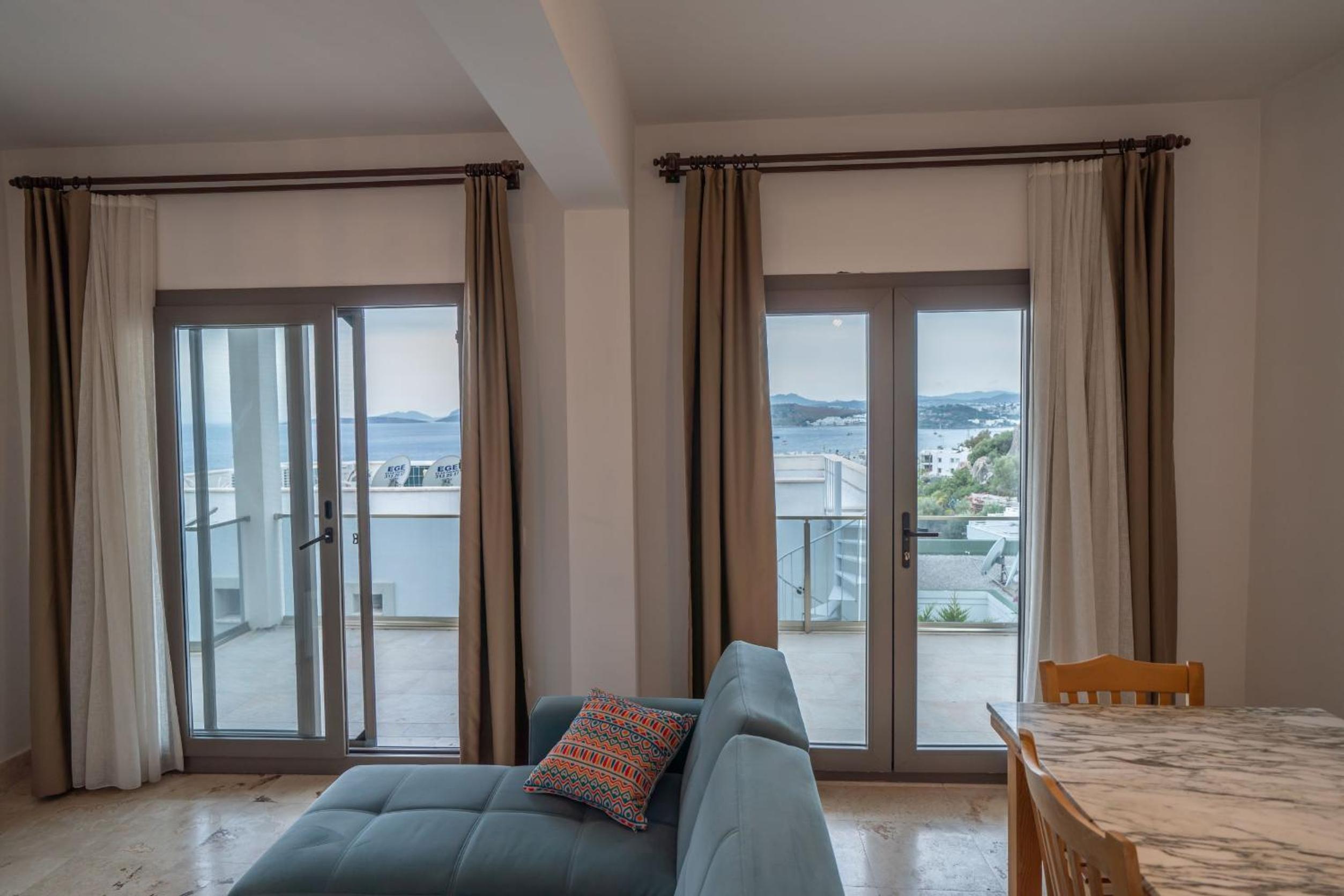 Apartment with Sea View - Photo 4