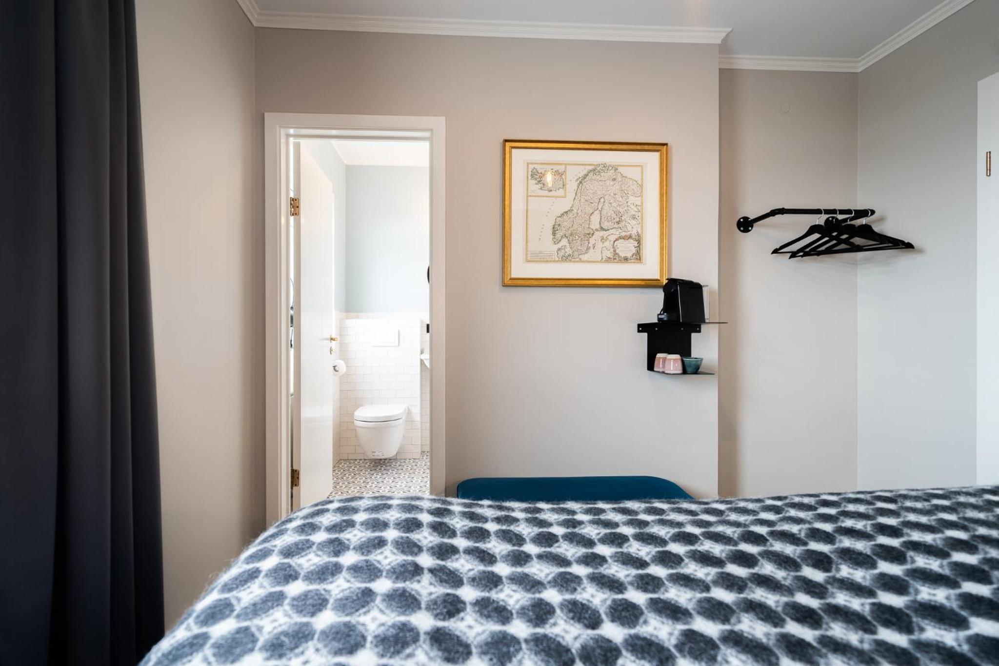 Standard Double Room - Photo 10