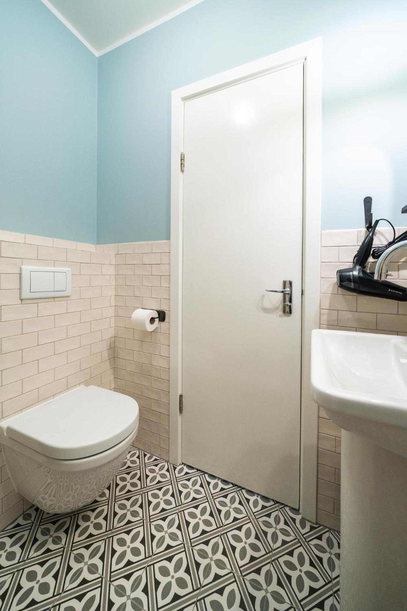 Standard Double Room - Photo 9