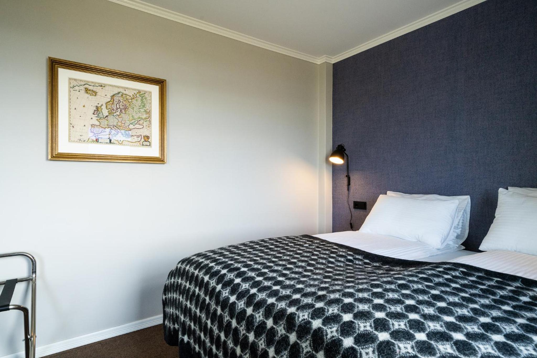 Deluxe Double Room with Sea View - Photo 8