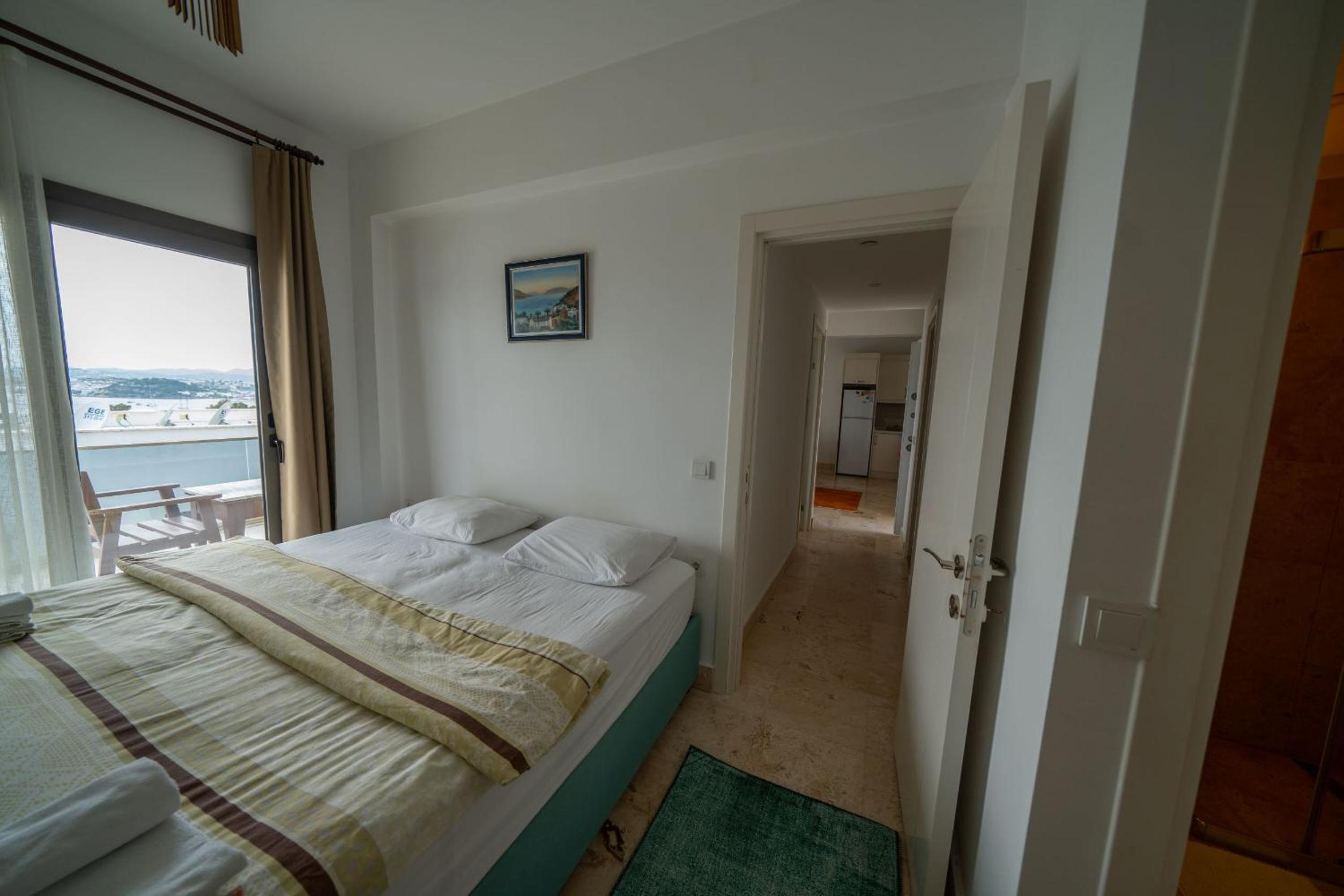 Apartment with Sea View - Photo 3