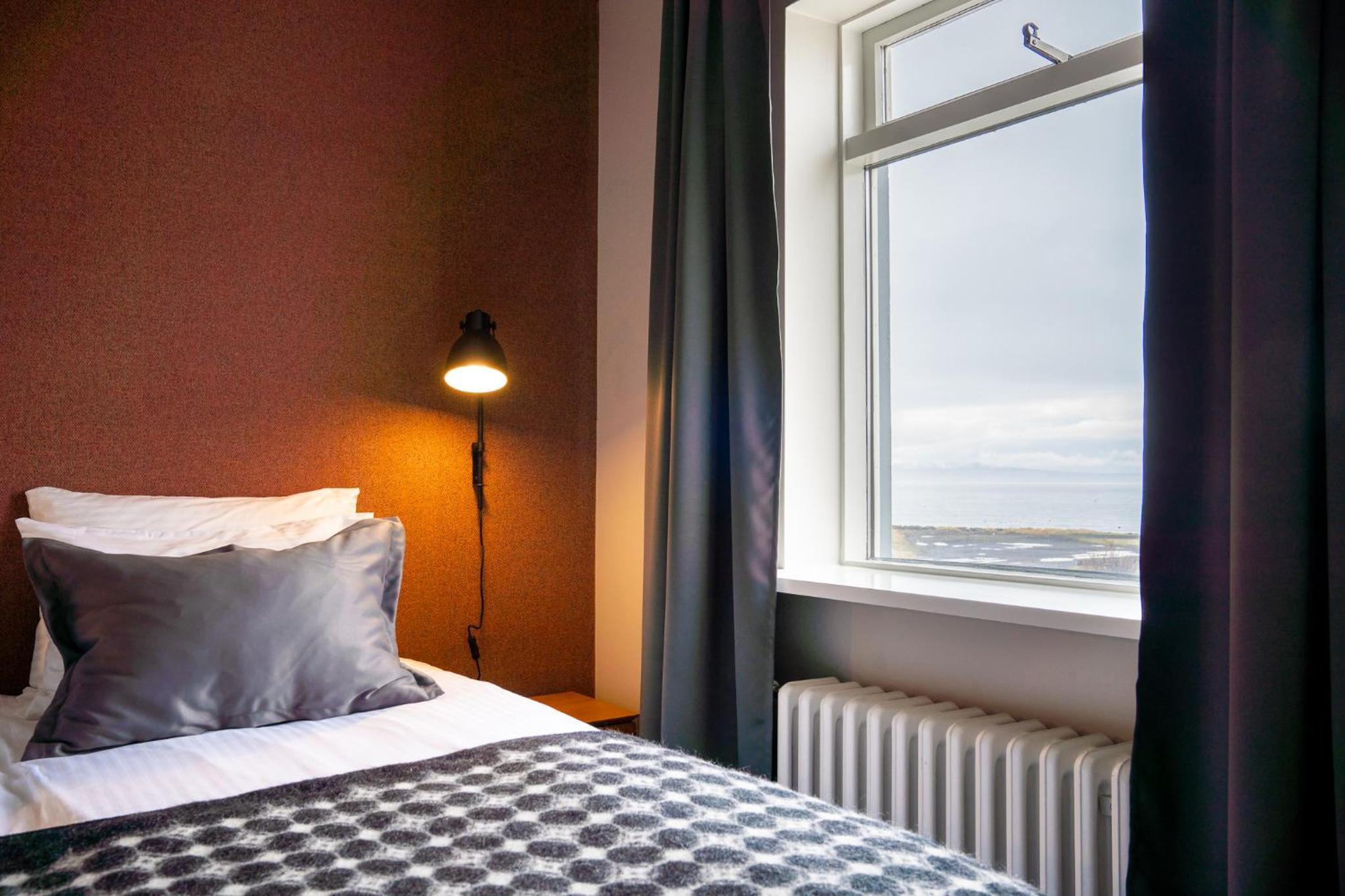 Deluxe Double Room with Sea View - Photo 10