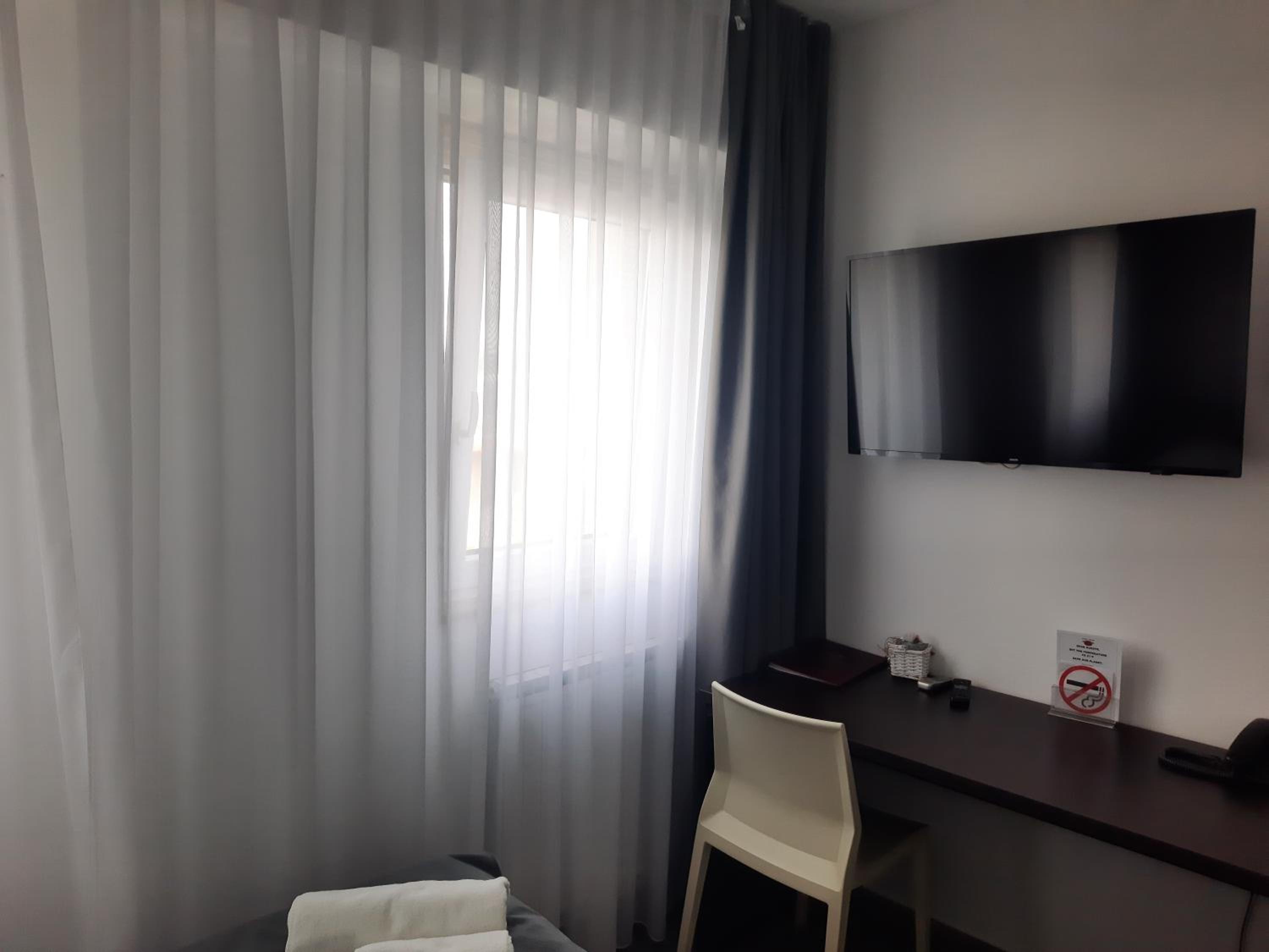 Single Room photo 3