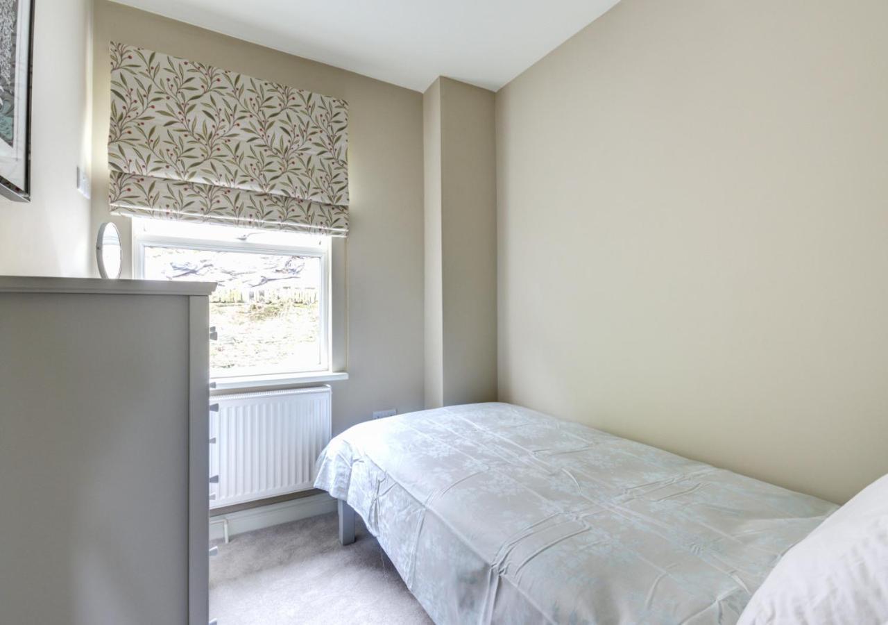 Three-Bedroom House photo 2