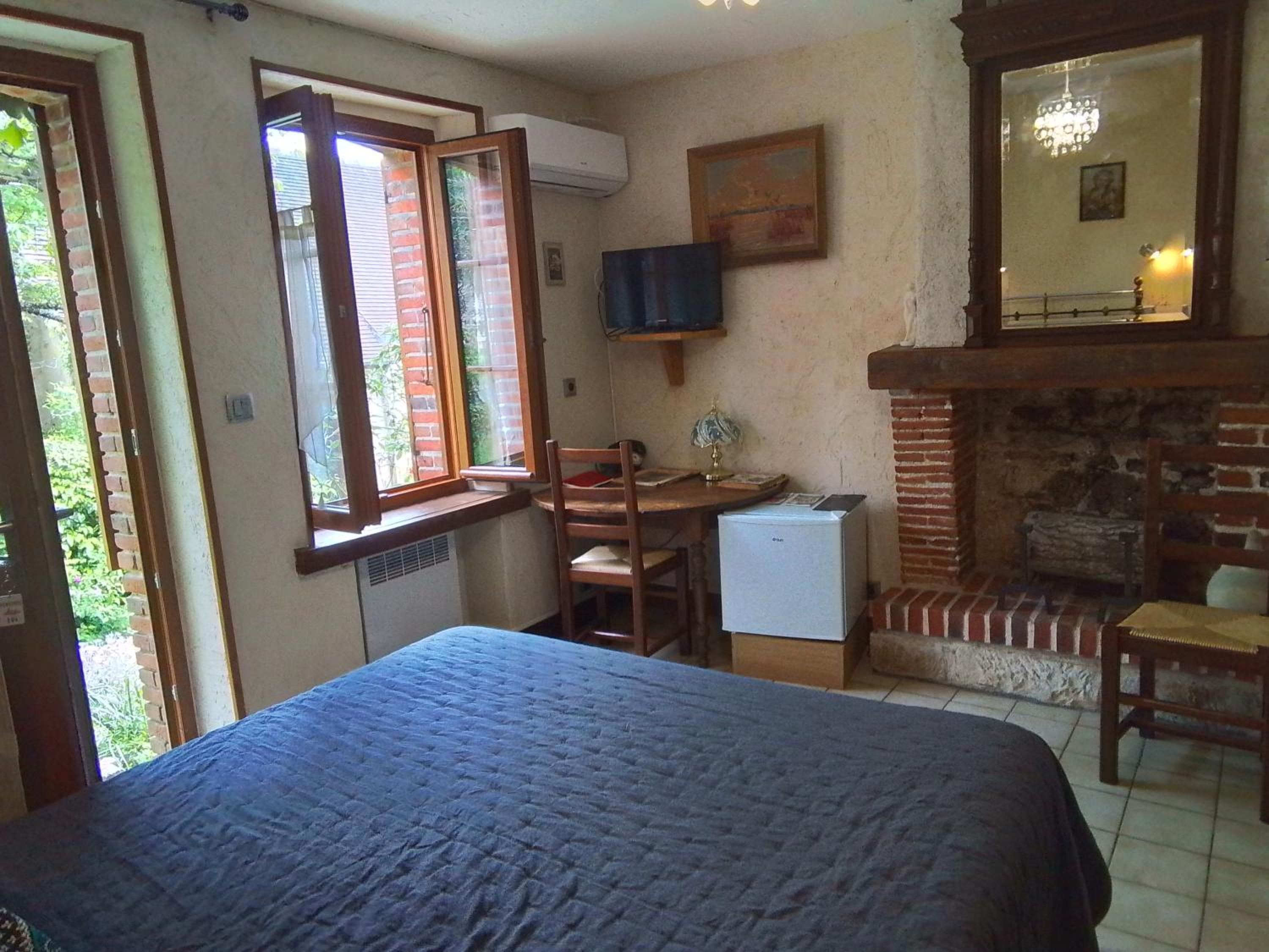 Double Room with Private Bathroom photo 2