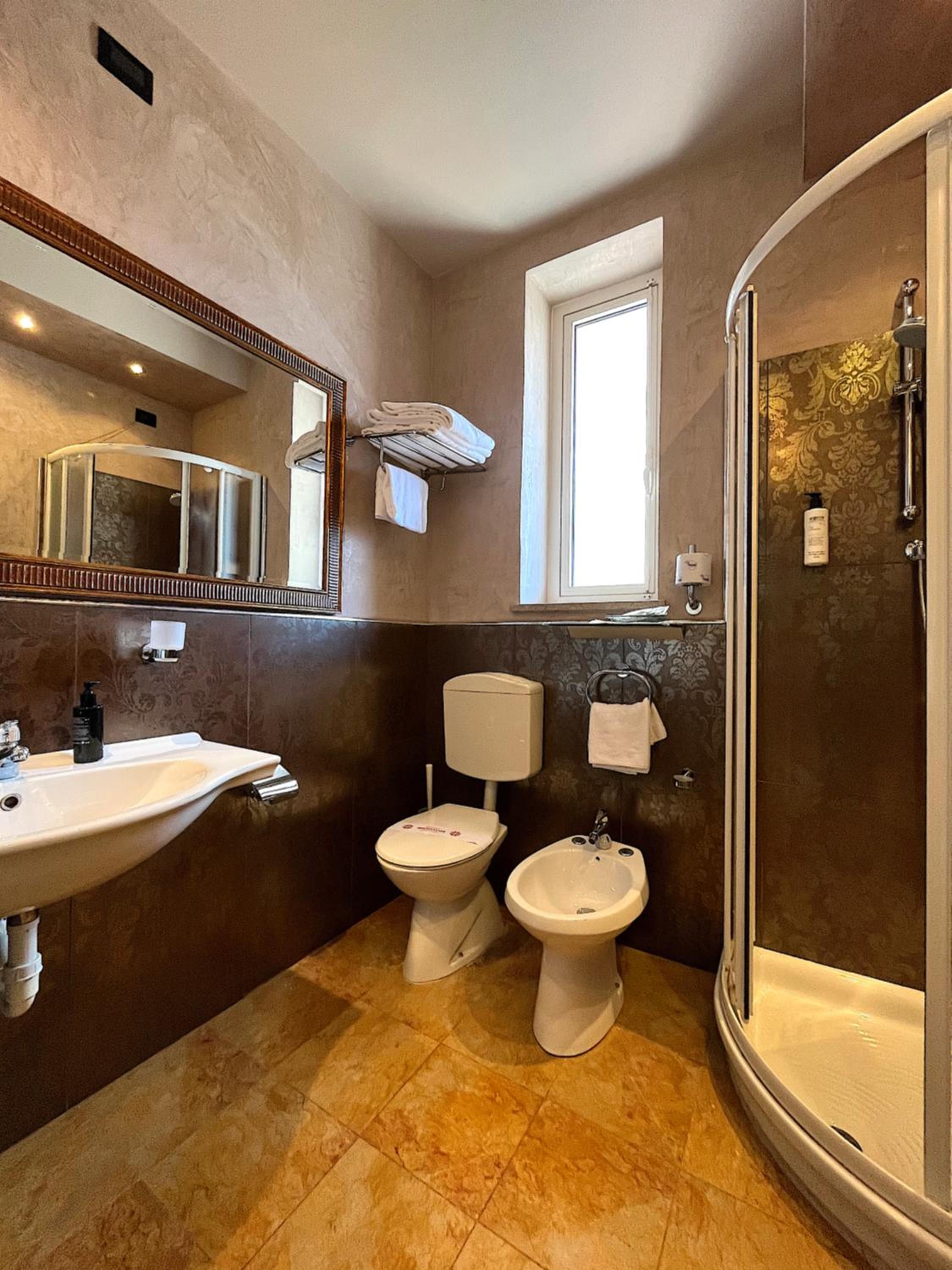 Quadruple Room - Photo 5