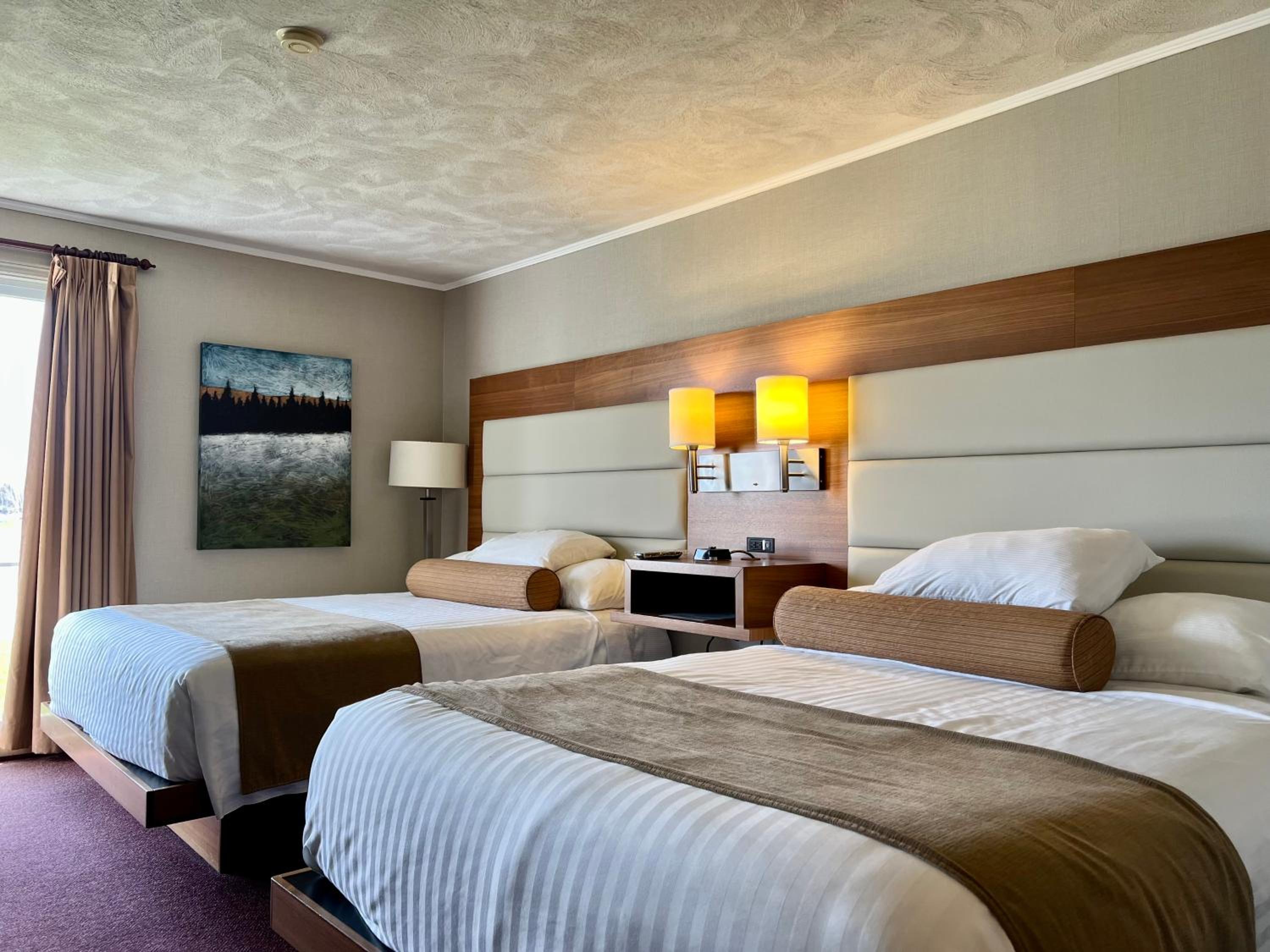 Queen Room with Two Queen Beds - Ground Floor/Non-Smoking photo 2