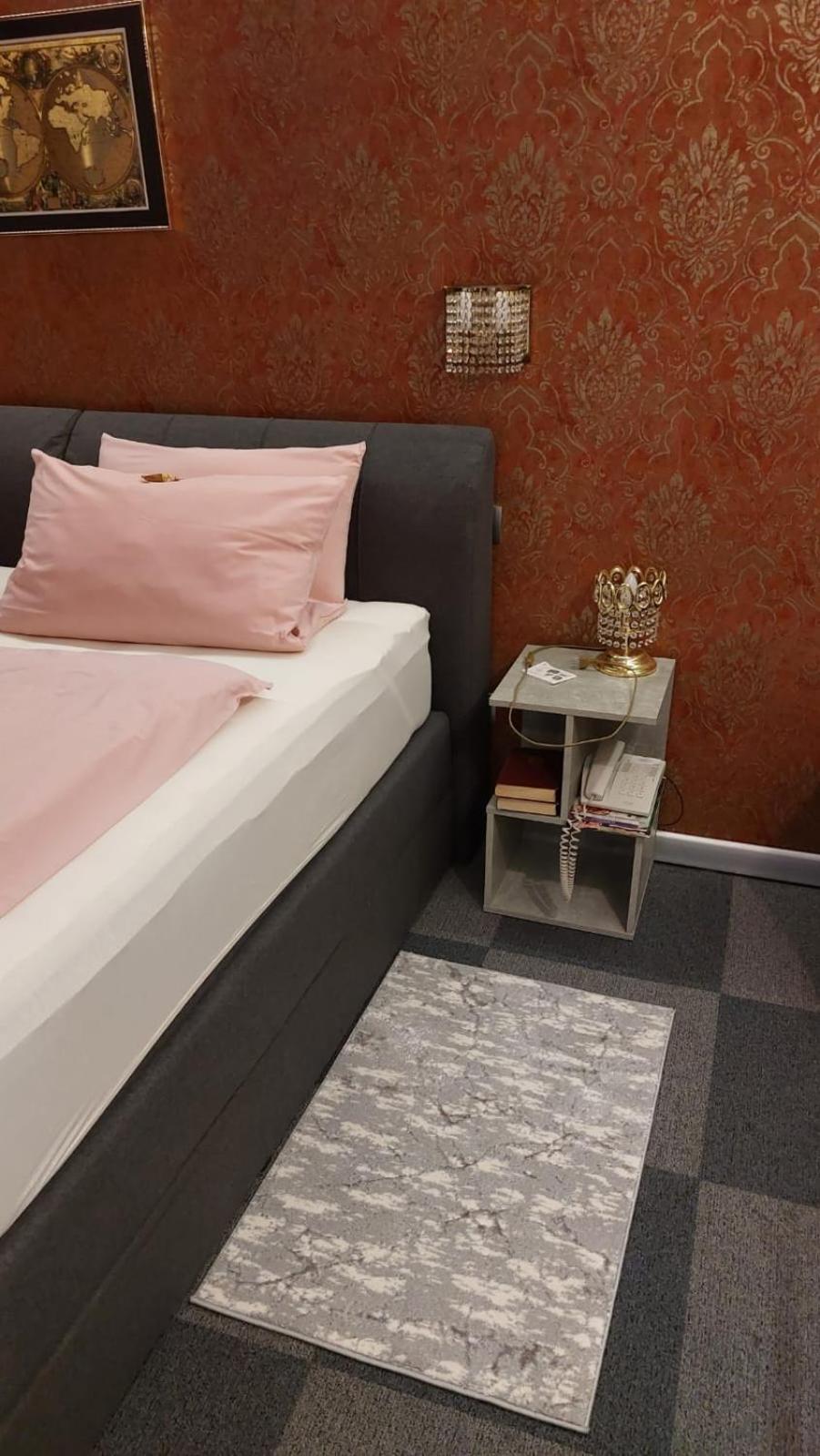 Double Room - Photo 17