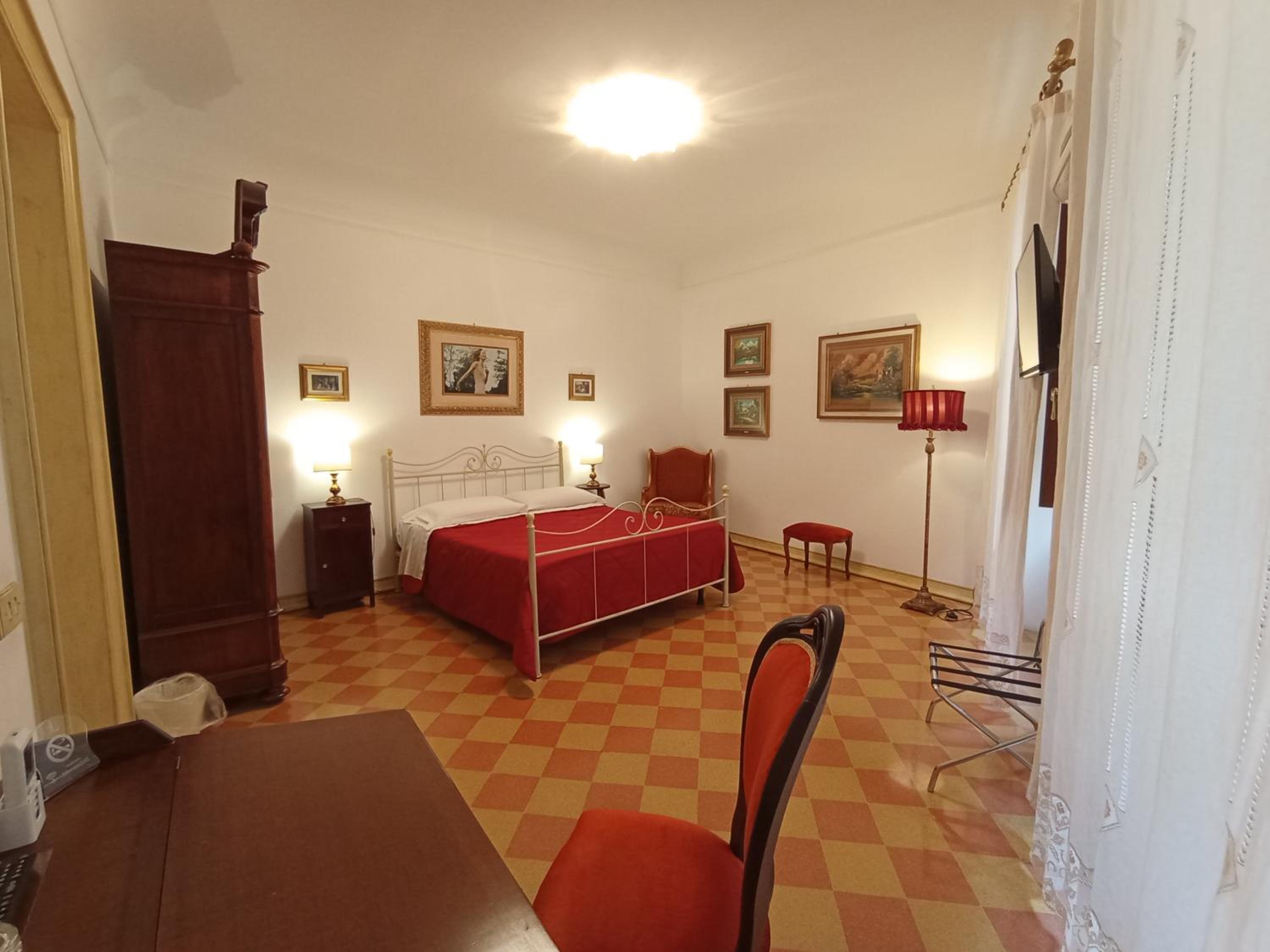 Deluxe Double Room with Balcony - Photo 2