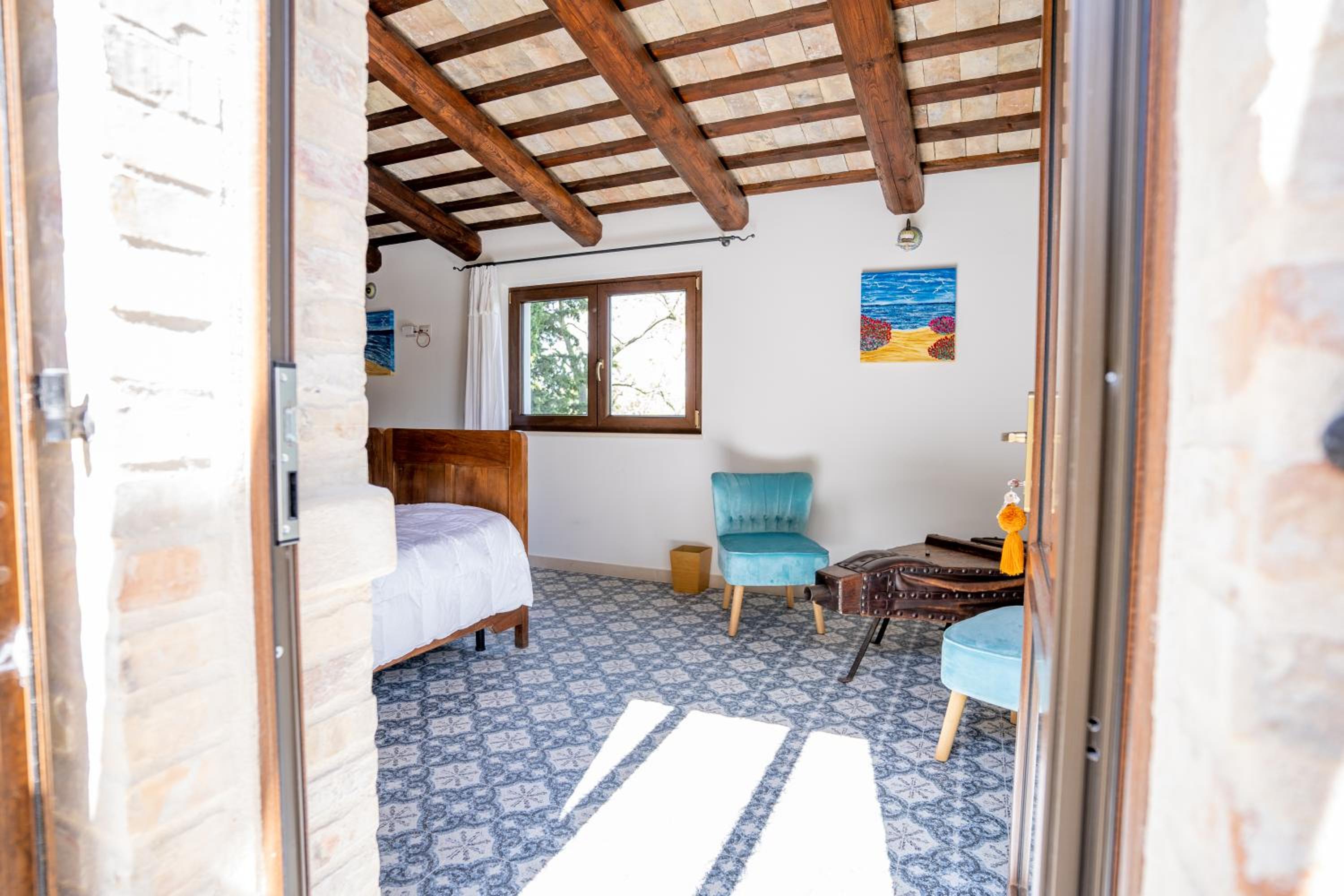 Deluxe King Room - Photo 5