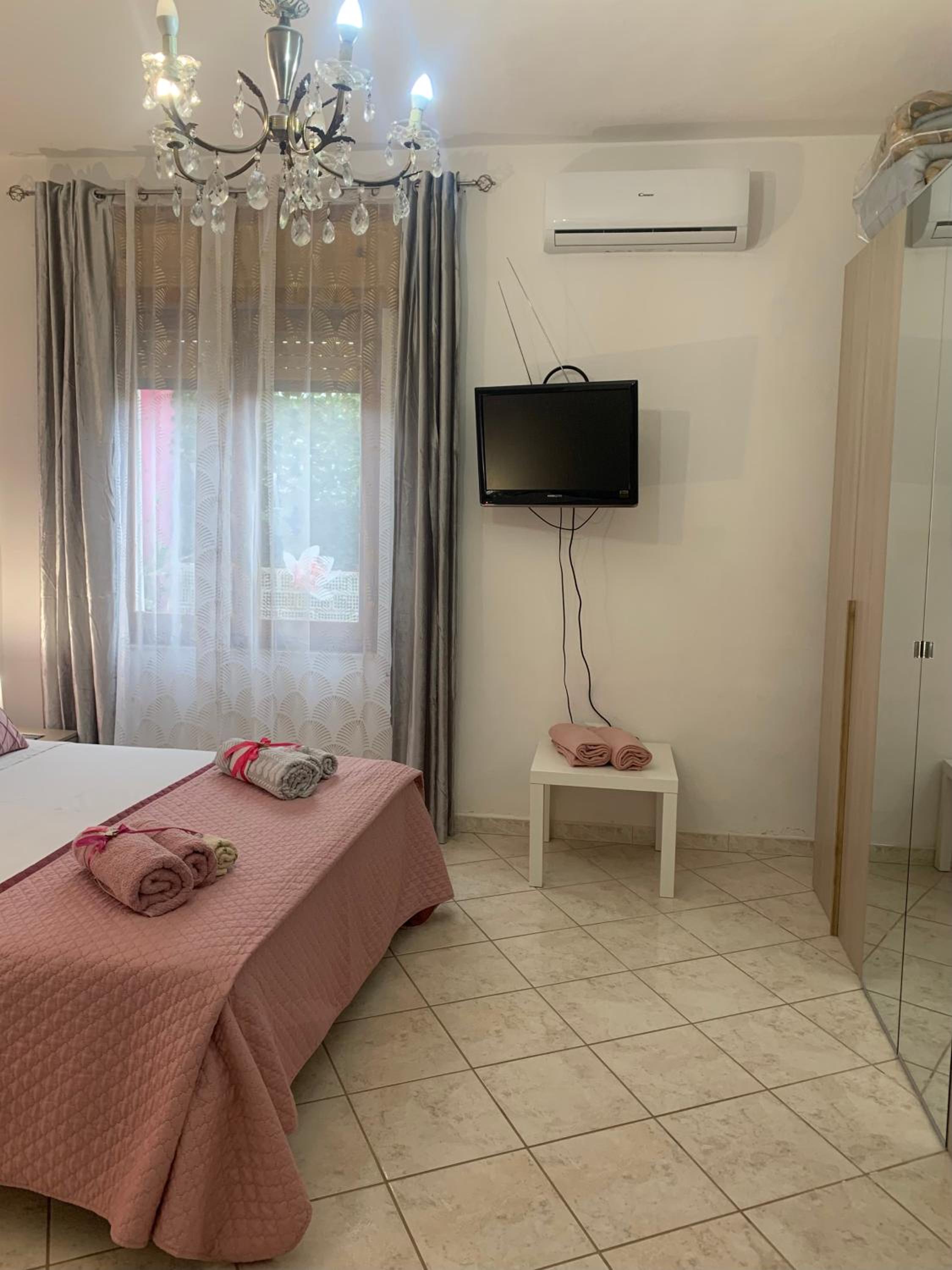 Two-Bedroom House - Photo 20