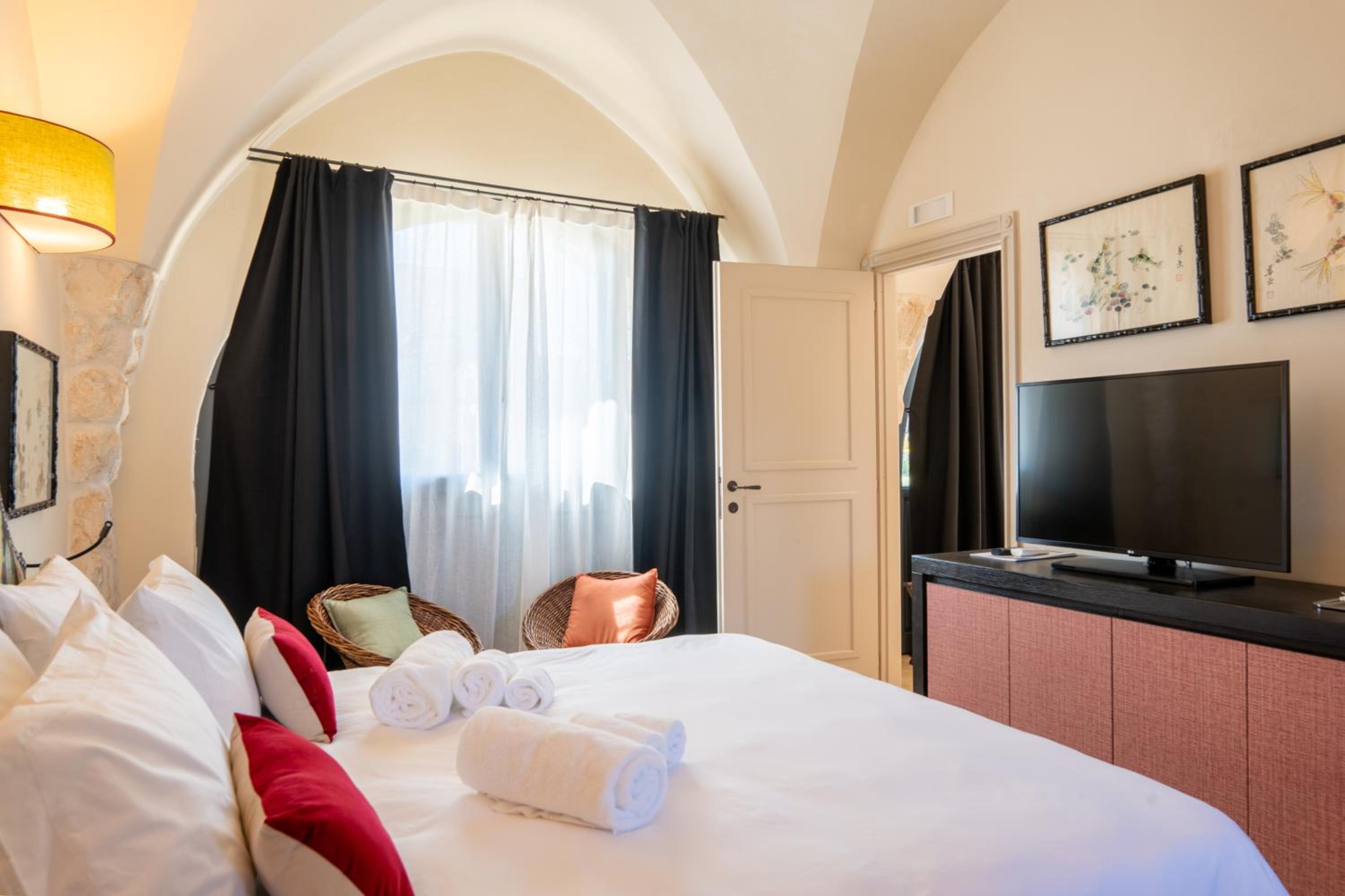 Suite with Garden View - Photo 3