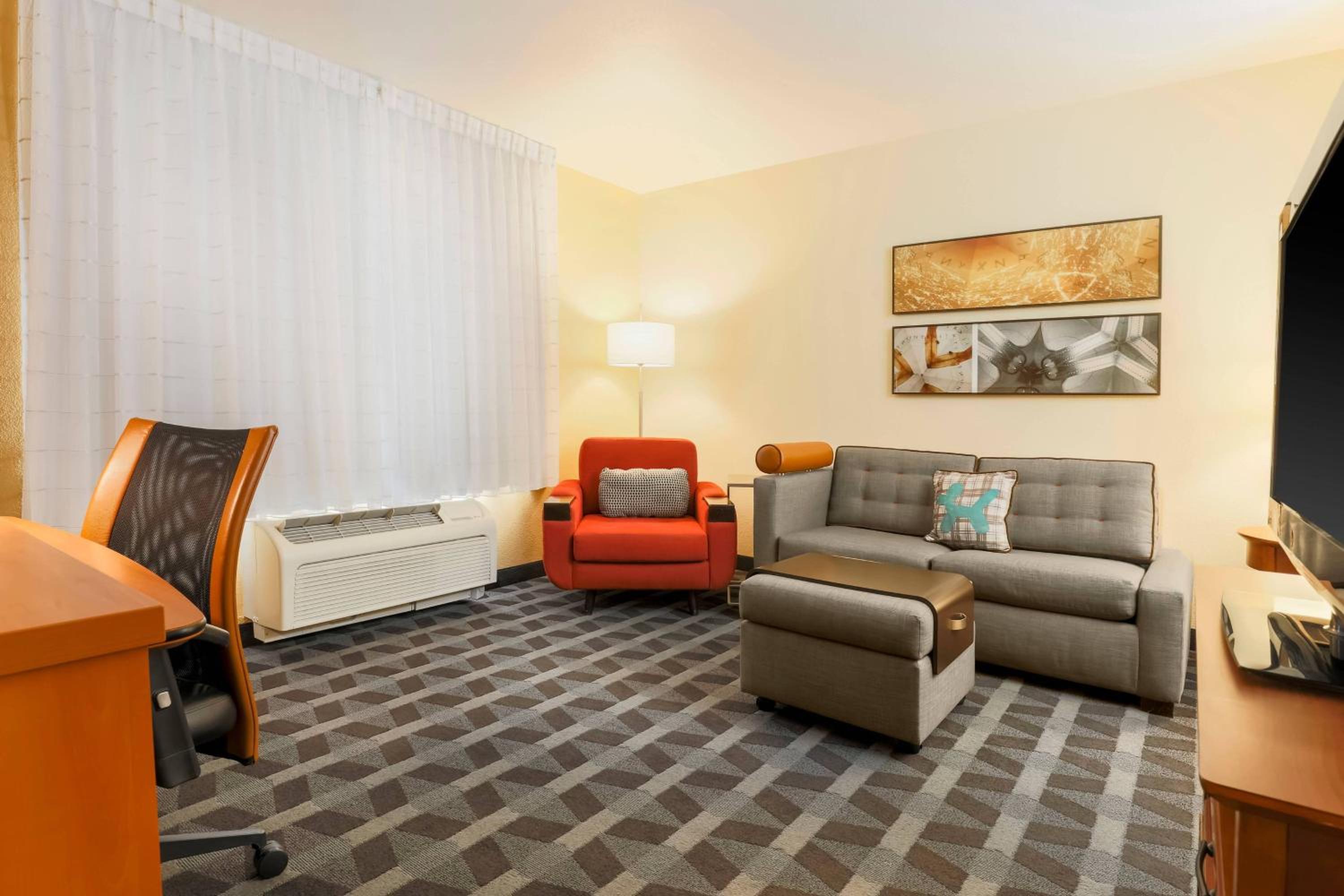 One-Bedroom Suite - Photo 1