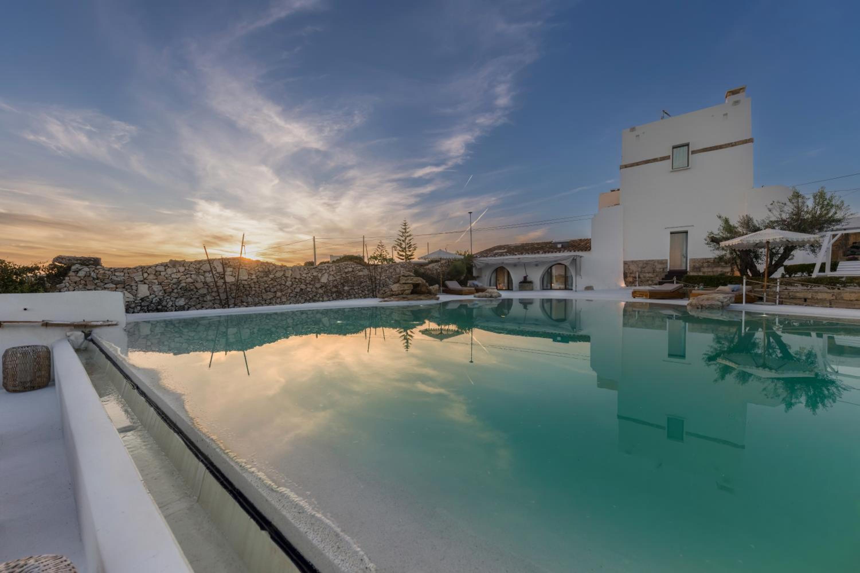 Queen Room with Pool View photo 2