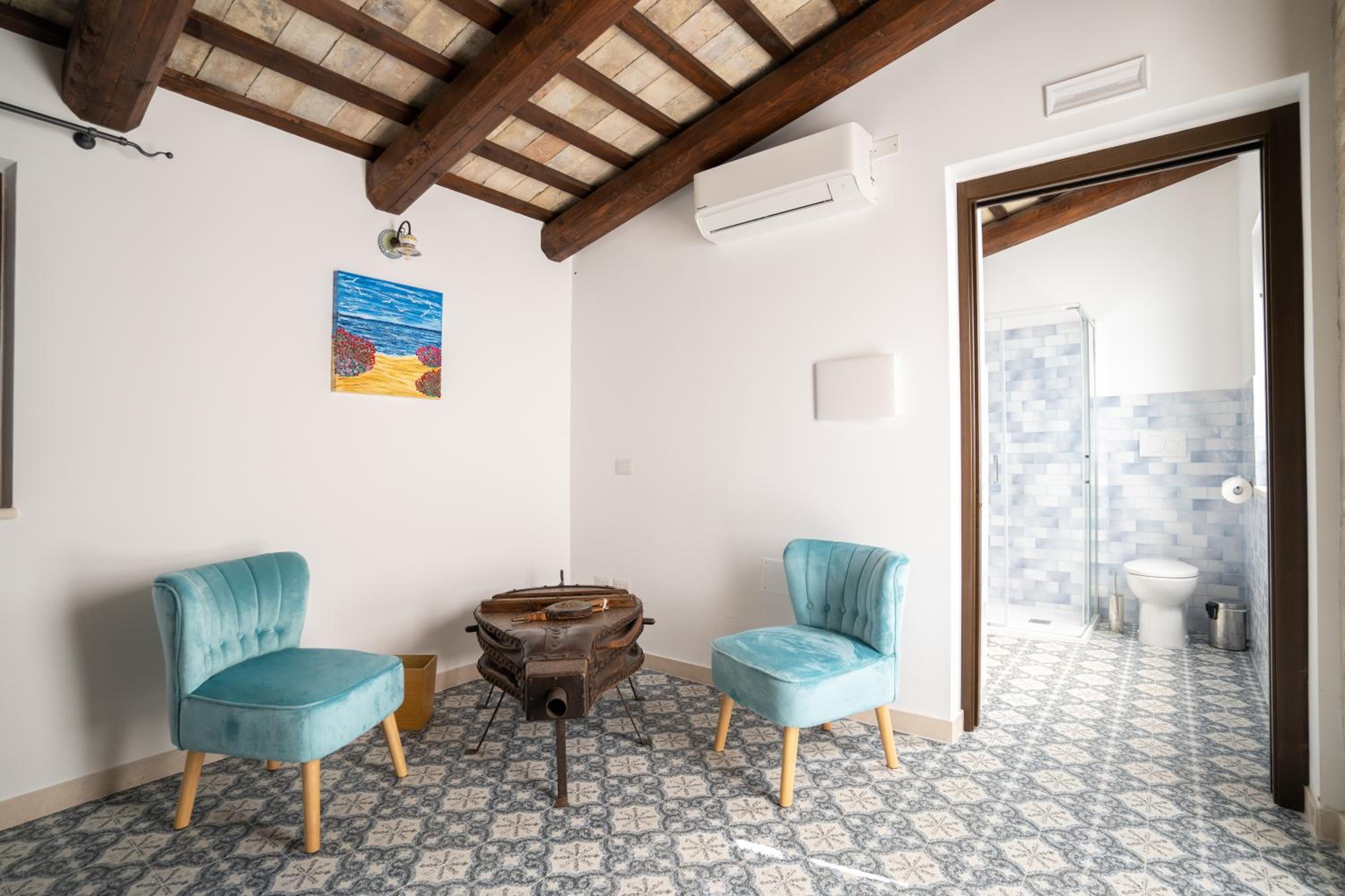 Deluxe King Room - Photo 4