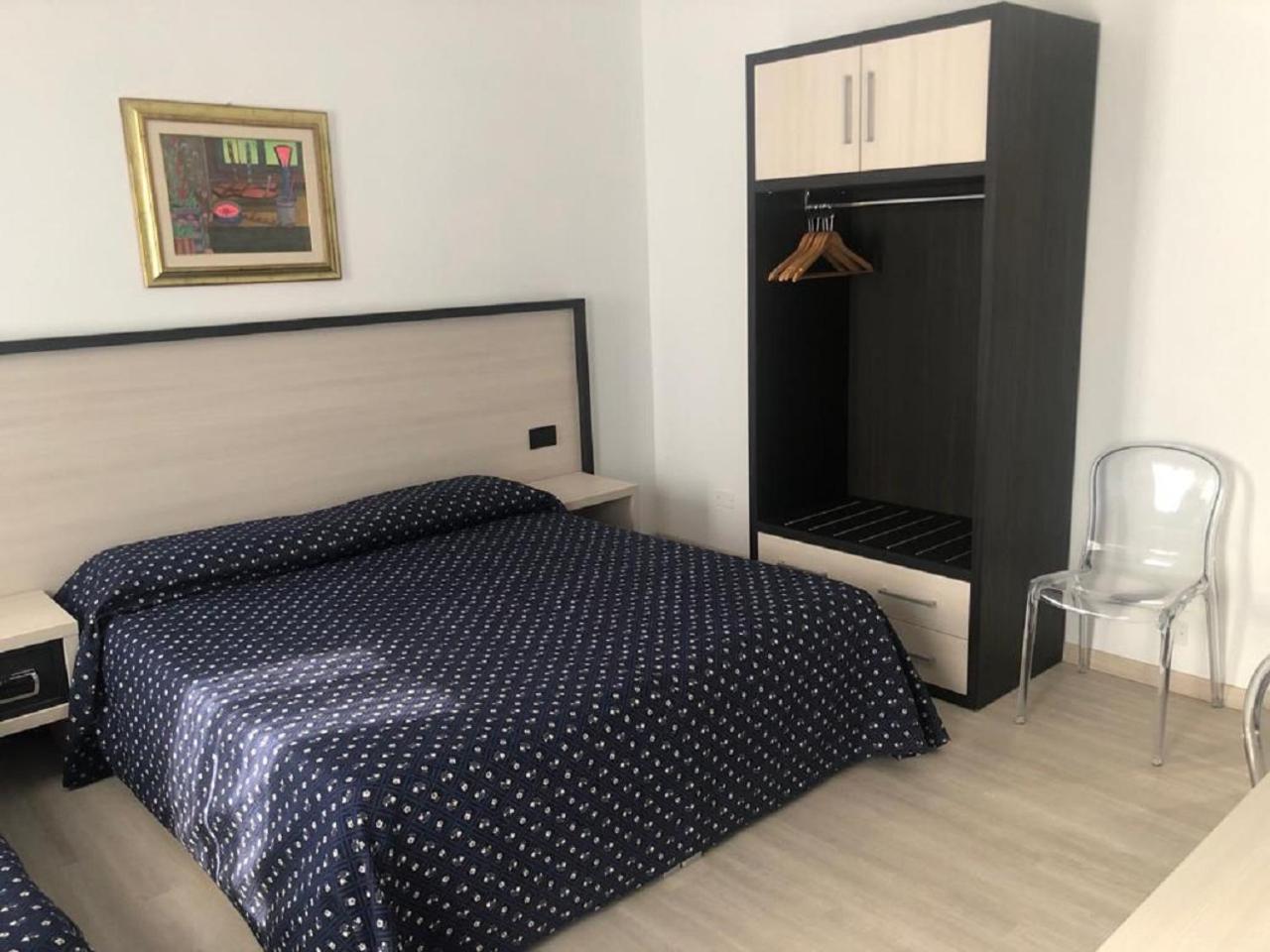 Double Room - Photo 7
