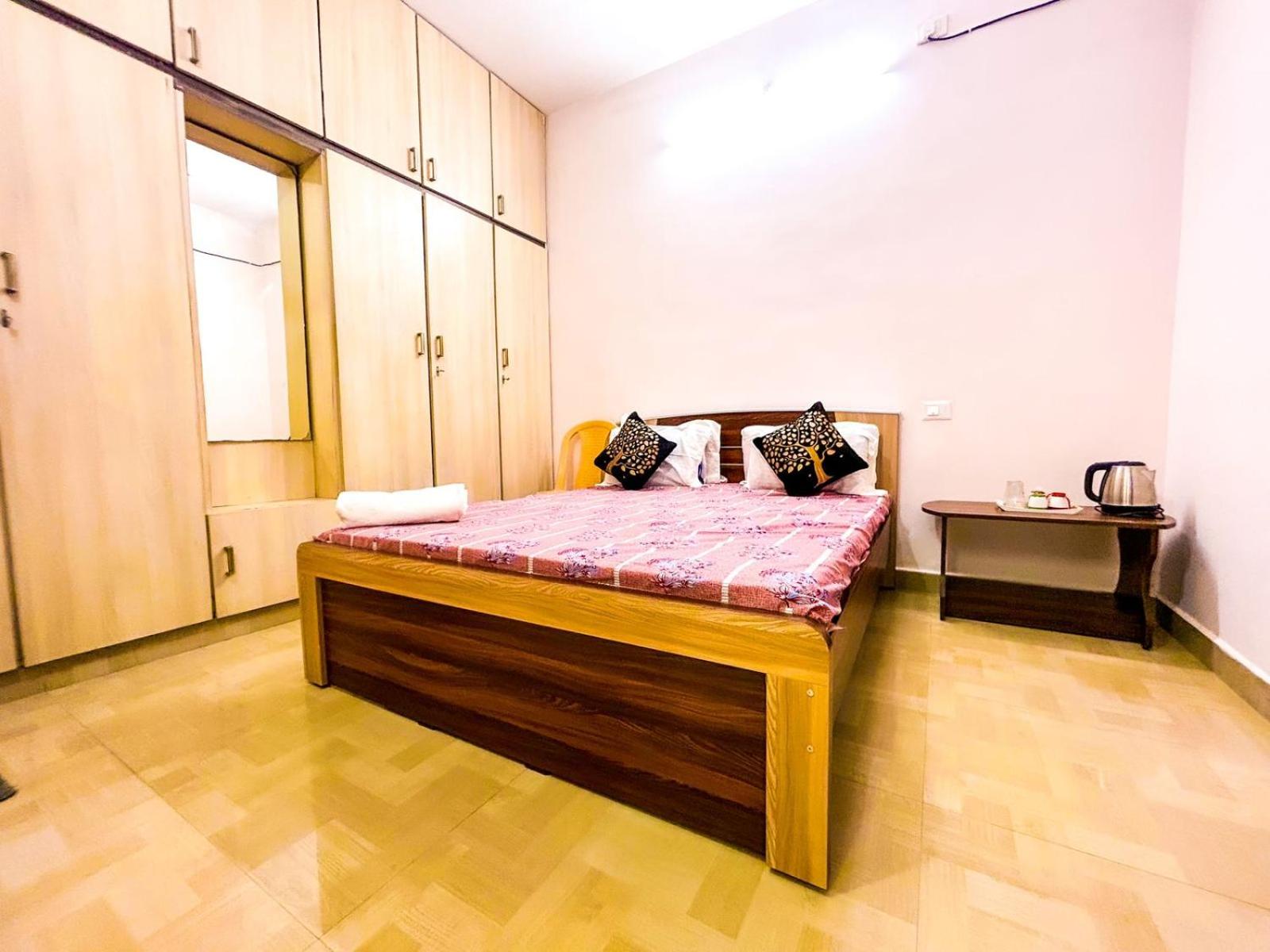 Deluxe Double Room (2 Adults + 1 Child)