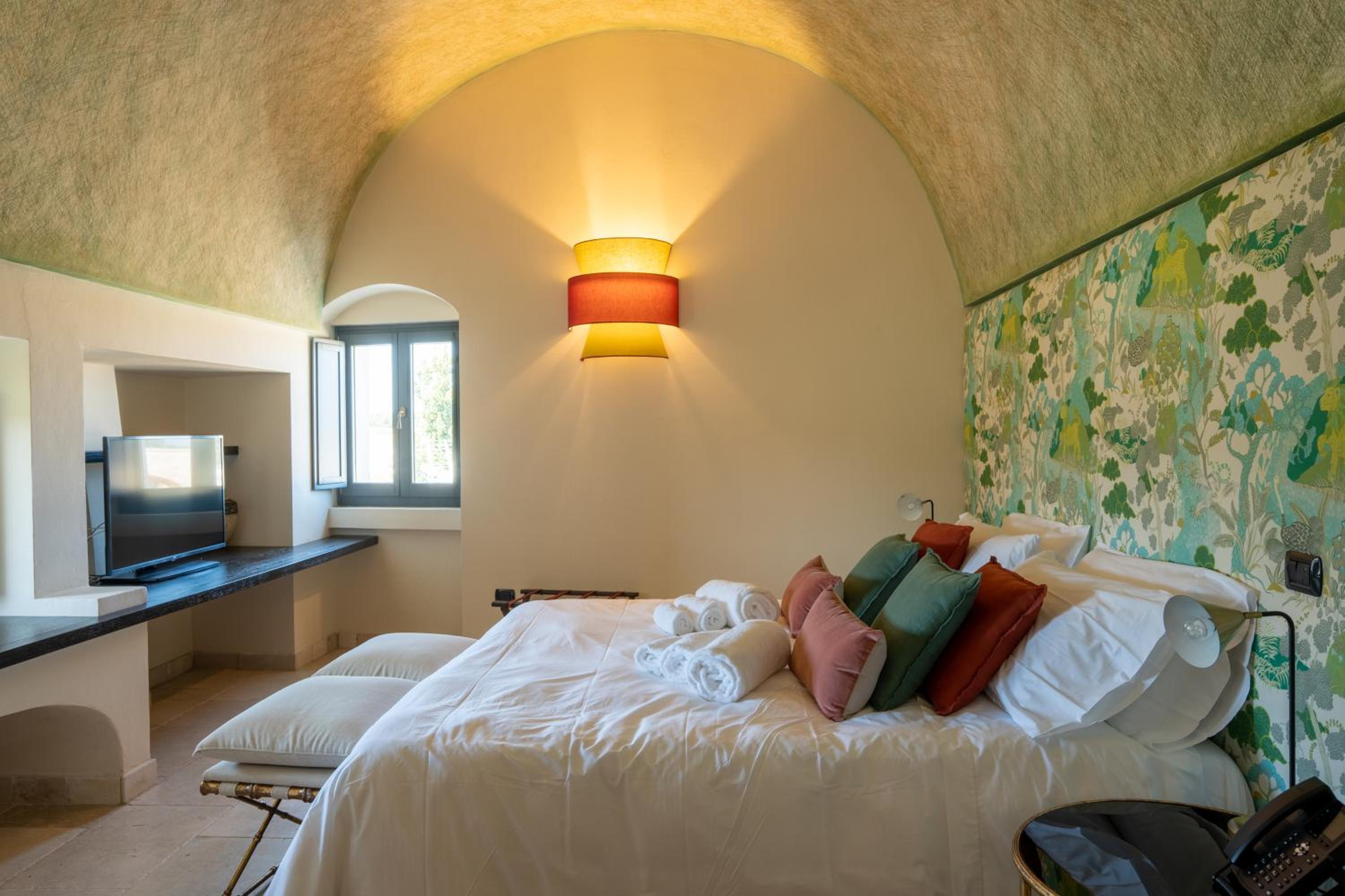 King Suite with Pool View - Photo 2