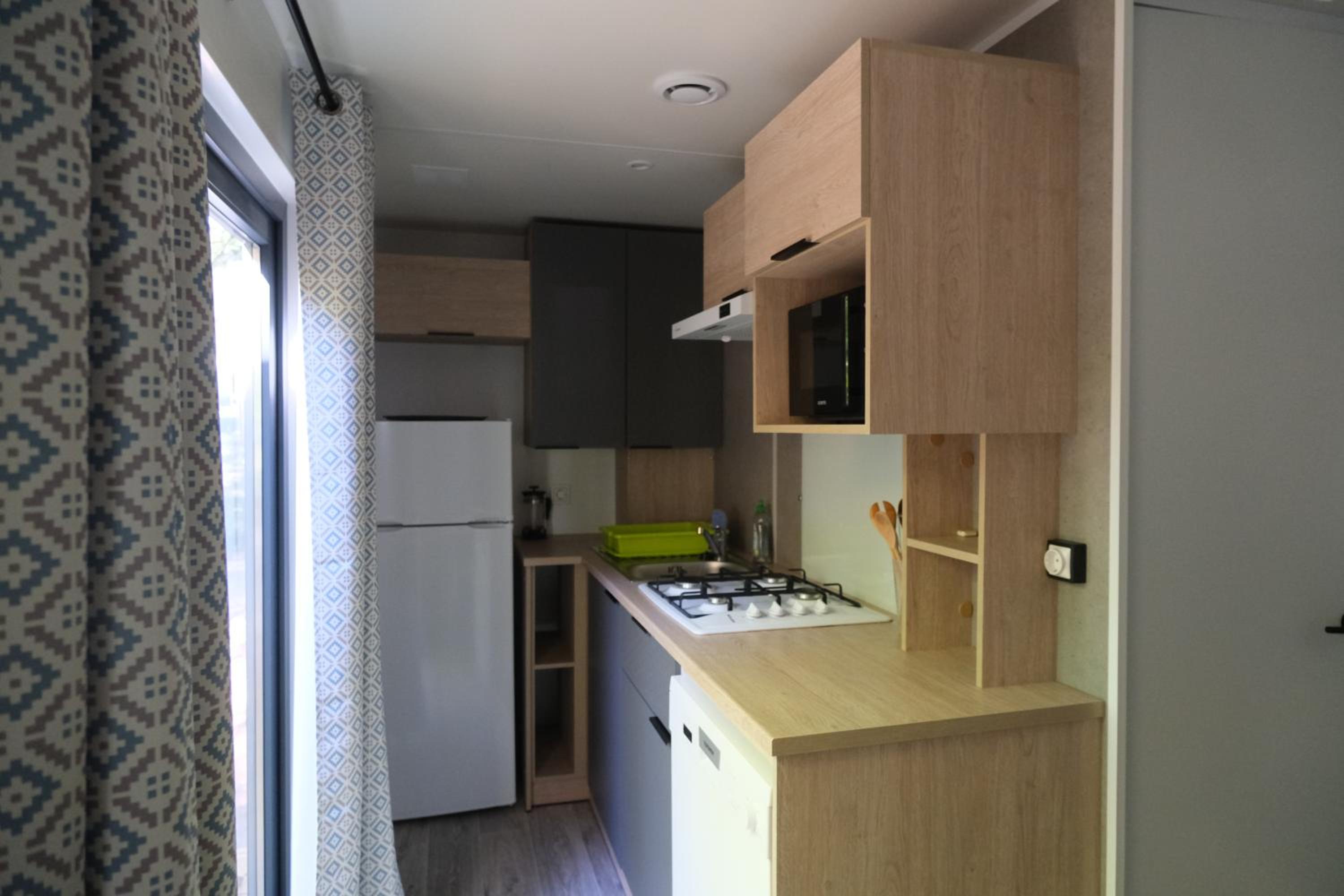 Three-Bedroom Cottage - Photo 6