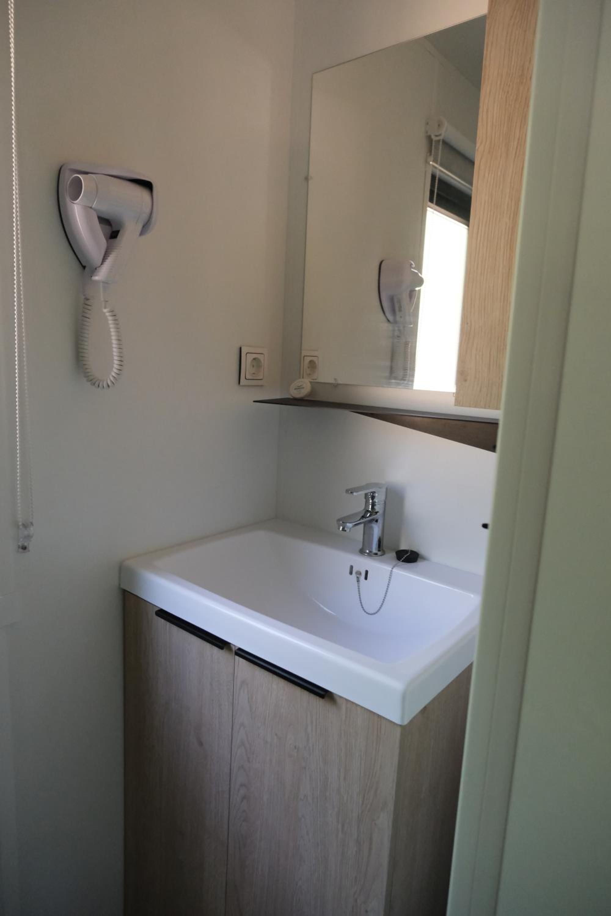 Three-Bedroom Cottage - Photo 3