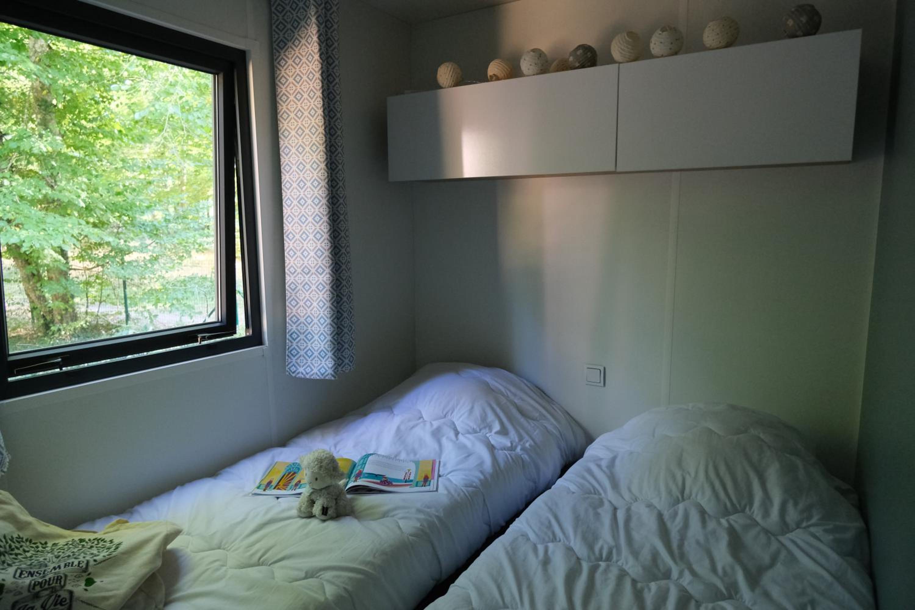 Three-Bedroom Cottage - Photo 4