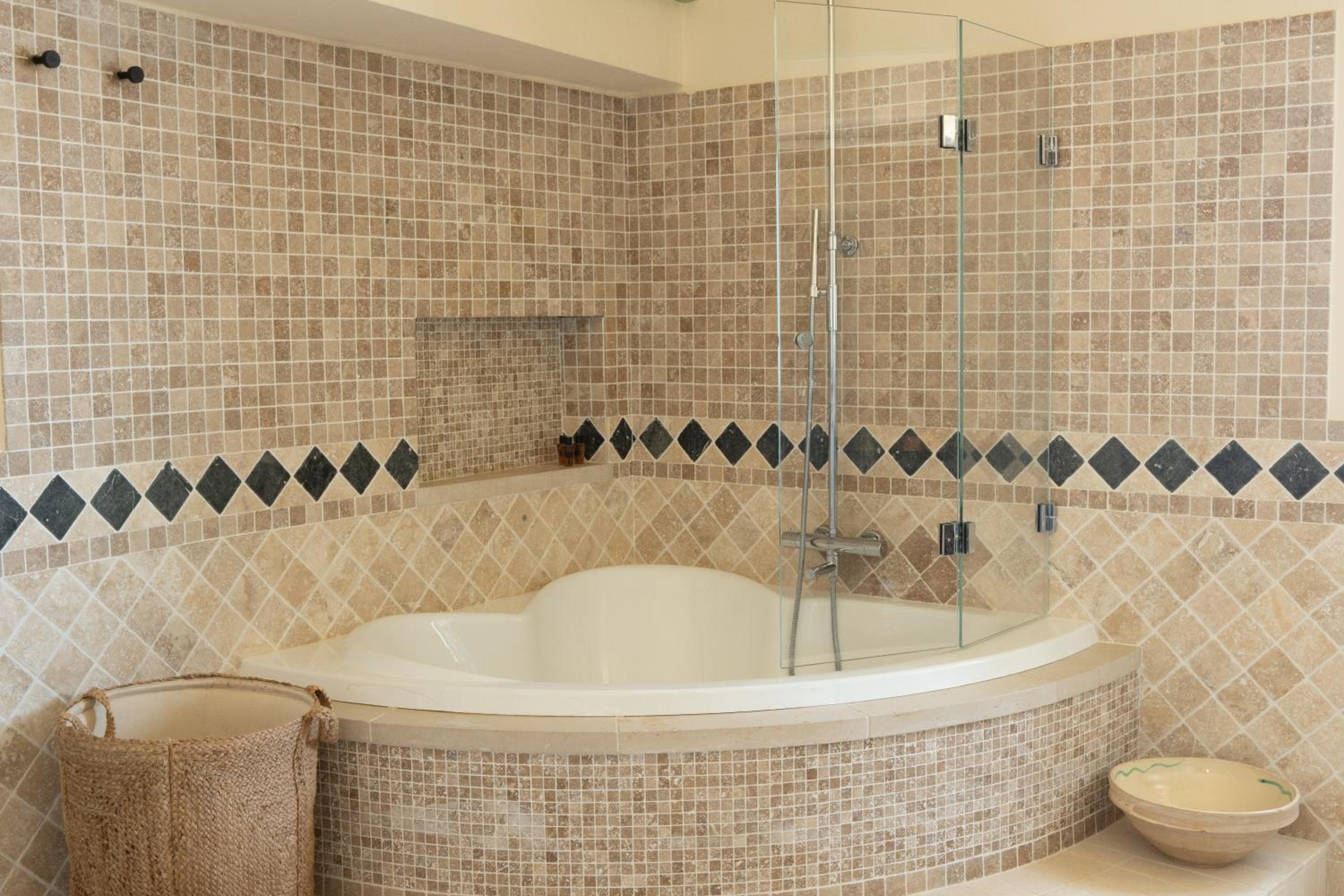 King Suite with Pool View - Photo 4