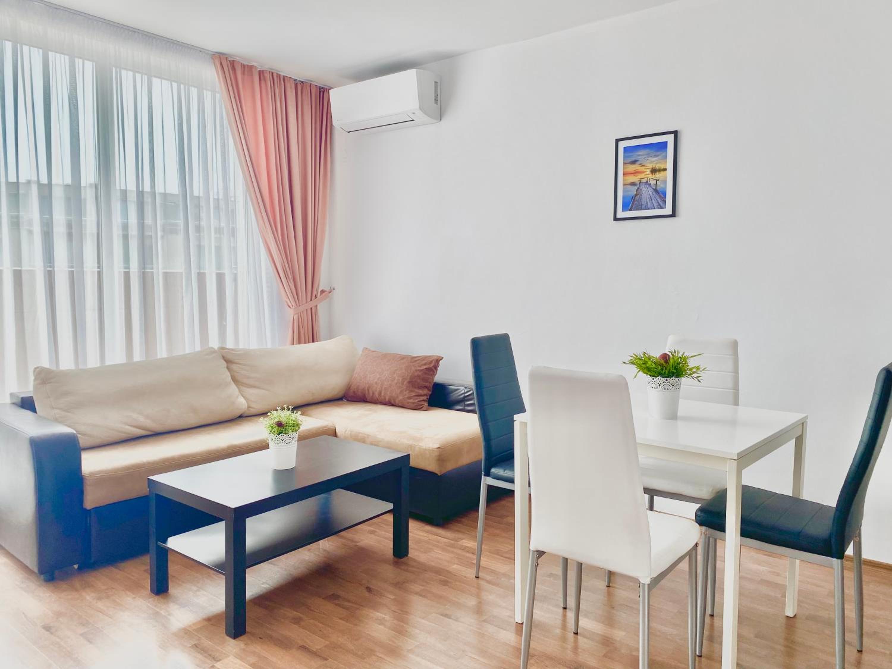 One-Bedroom Apartment photo 1
