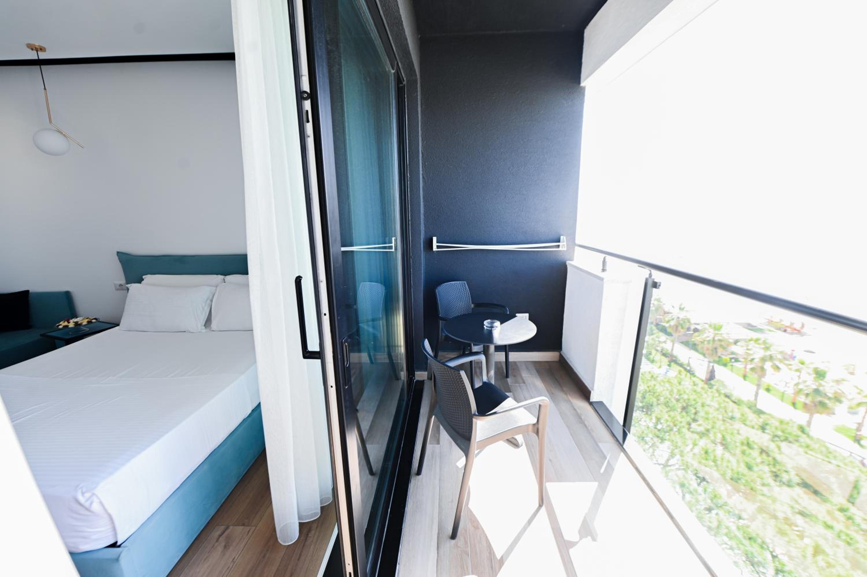 Double Room with Sea View (2 Adults + 1 Child)