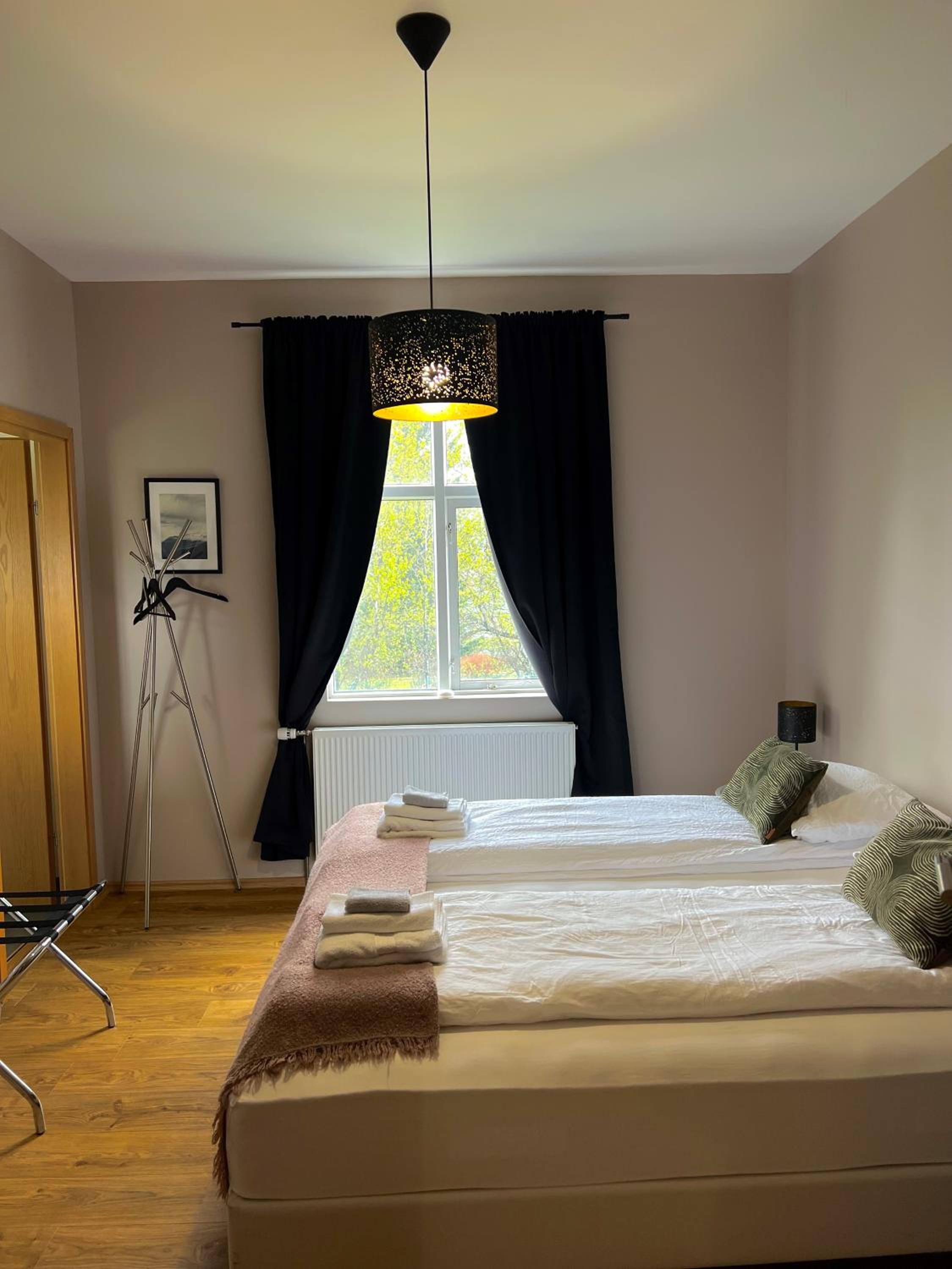 Double or Twin Room with private bathroom - Photo 9