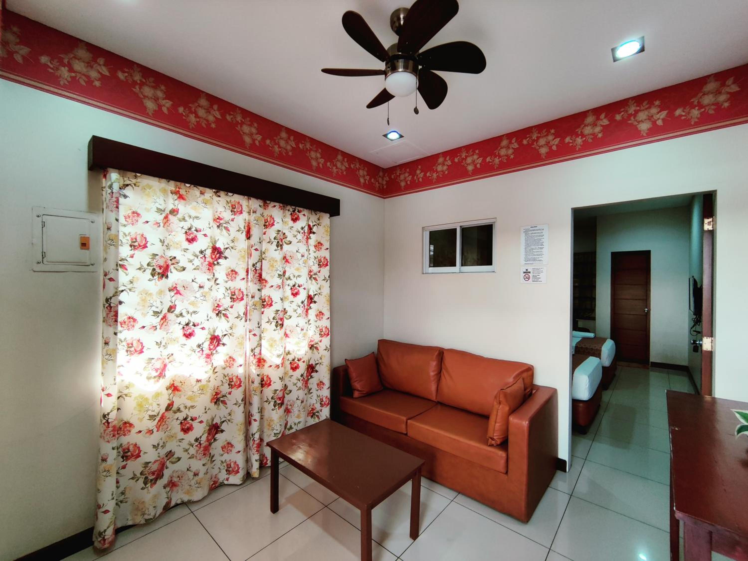 Standard Twin Room with Sofa photo 3