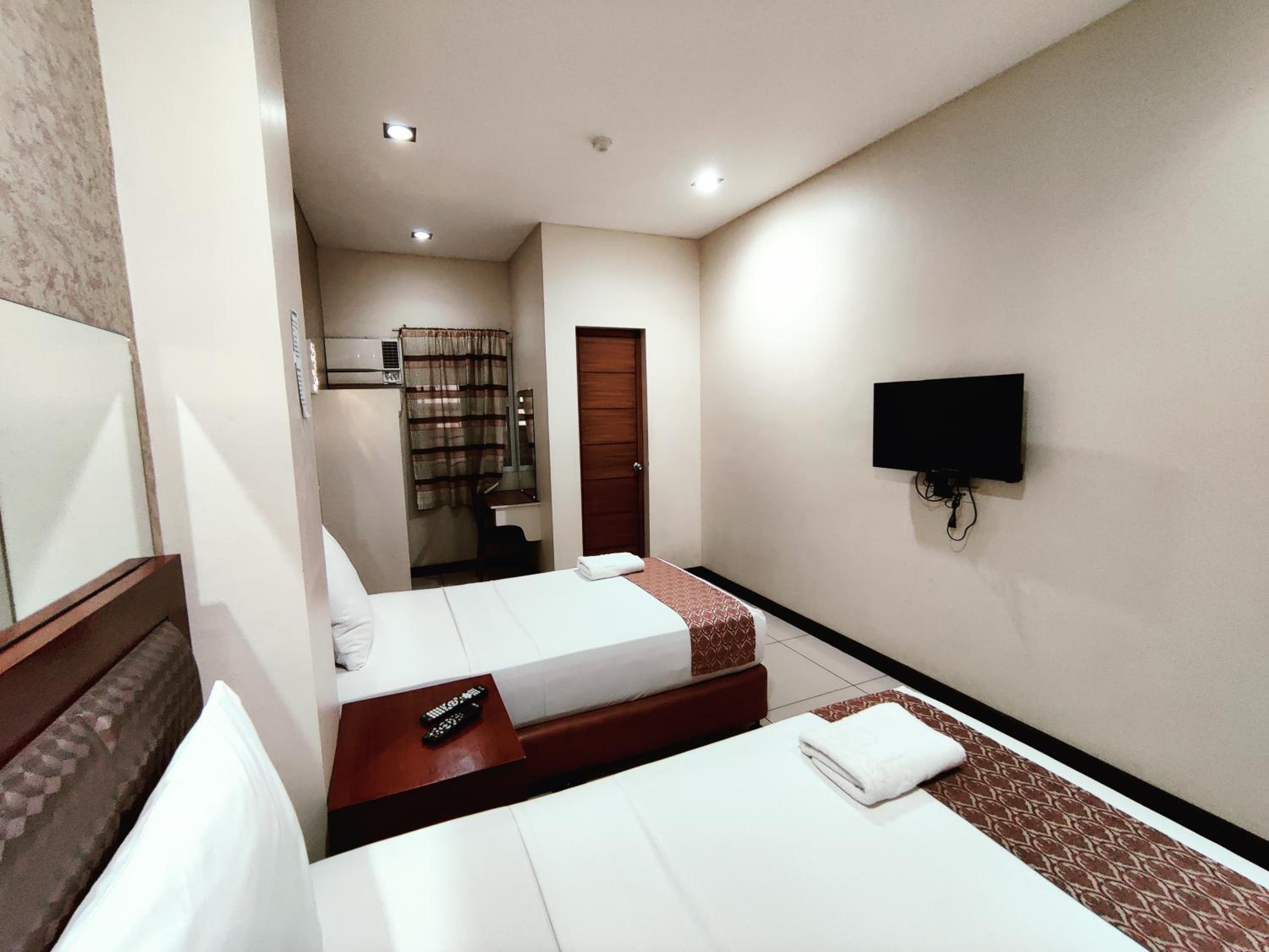 Standard Twin Room with Sofa photo 2