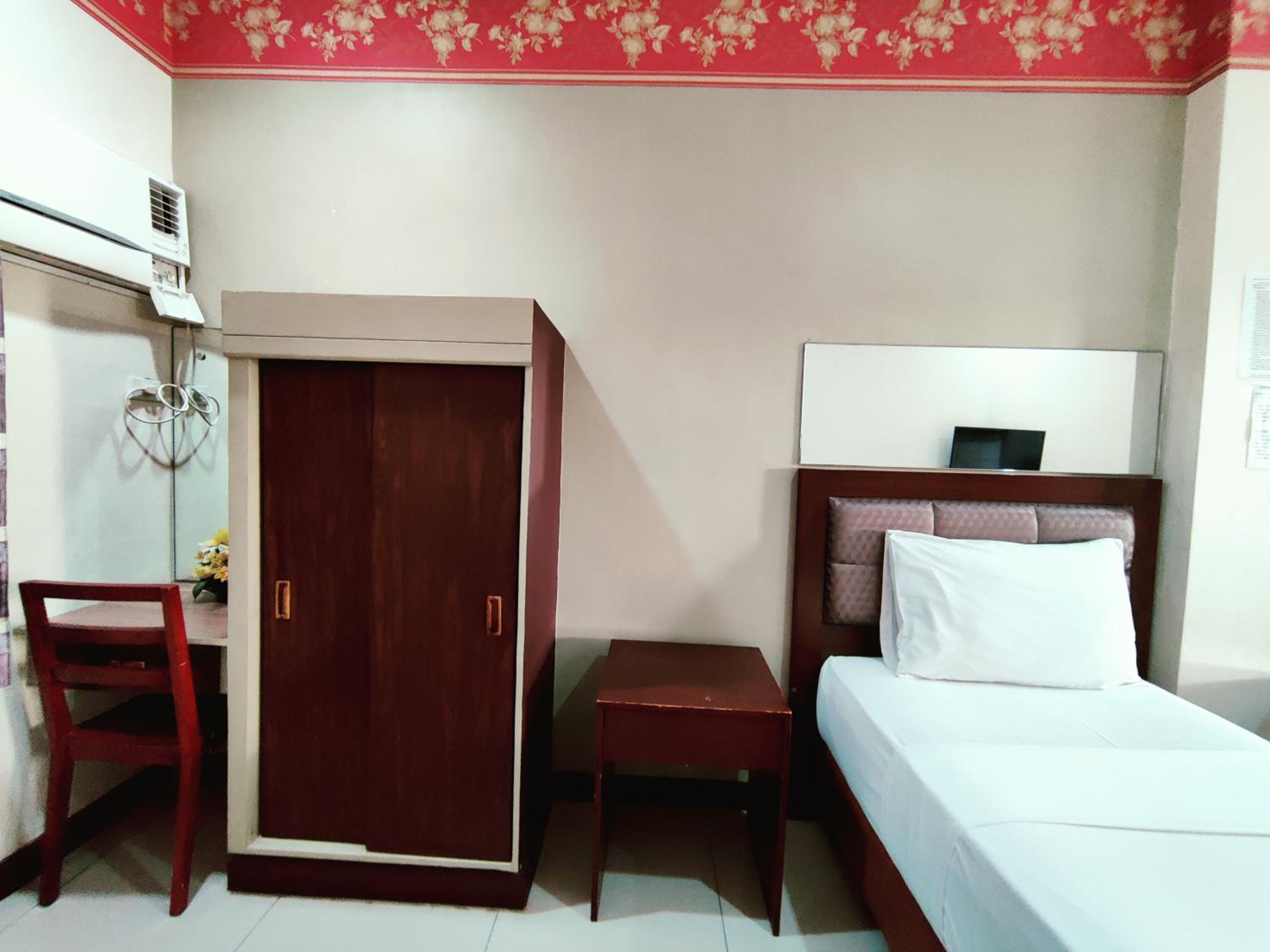 Deluxe Triple Room photo 3