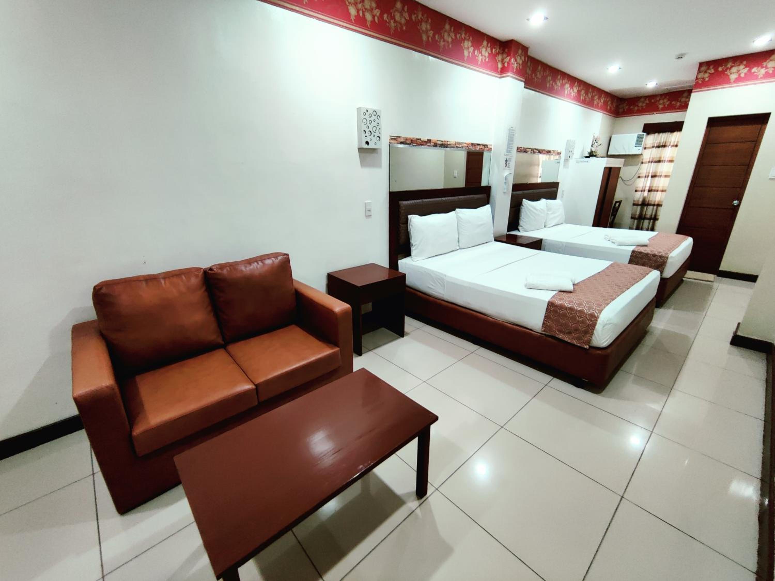Deluxe Queen Room with Two Queen Beds photo 2